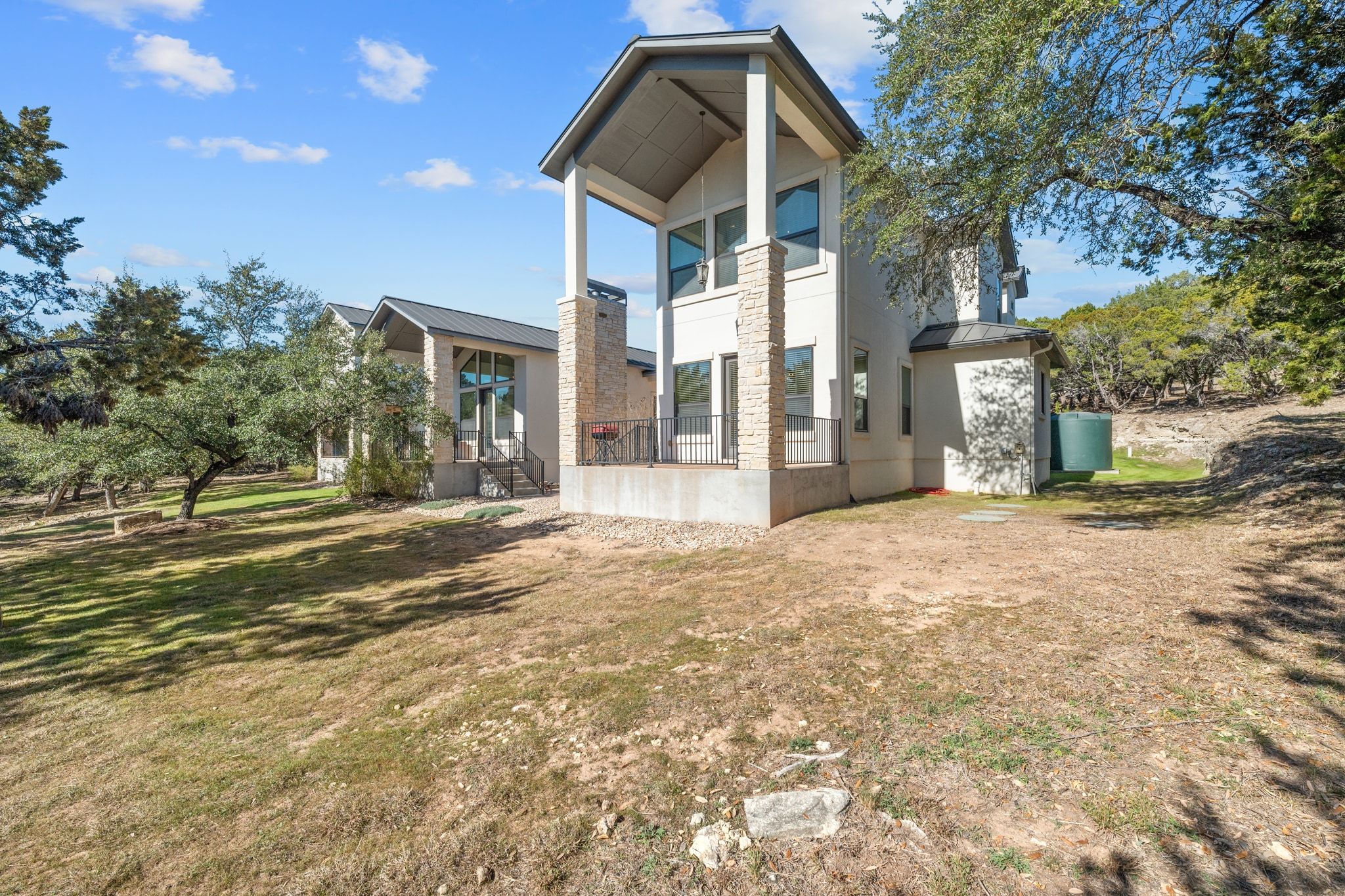 main property photo 28