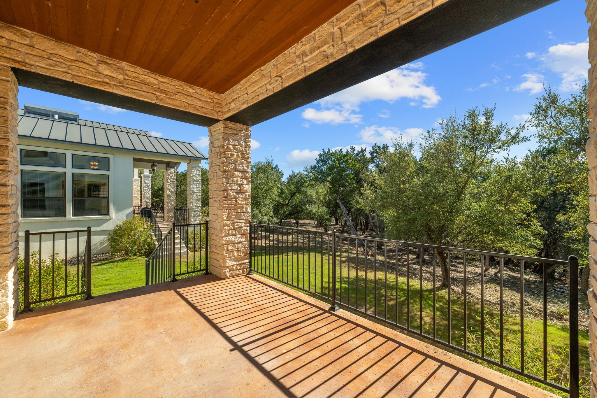 main property photo 30
