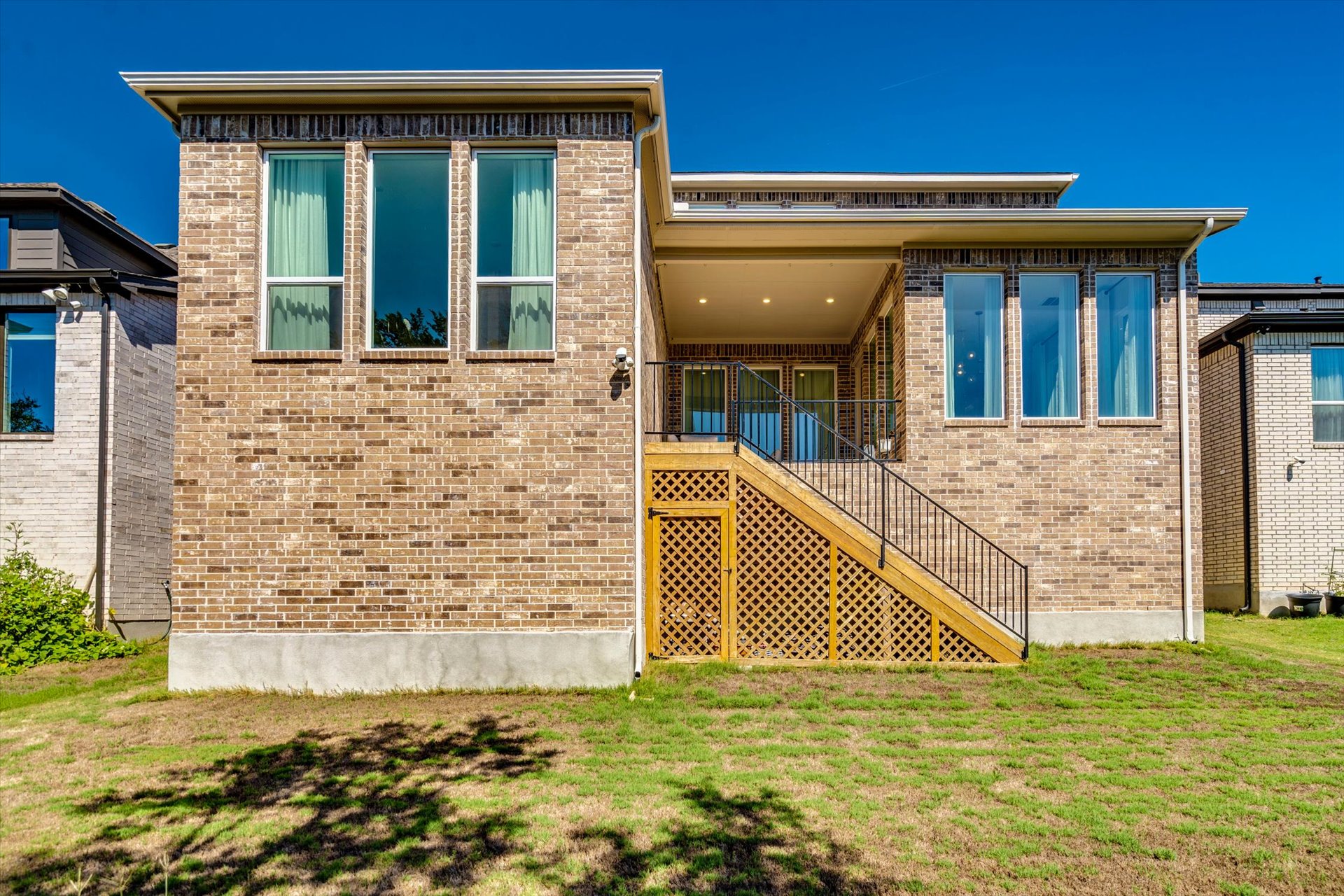 main property photo 32