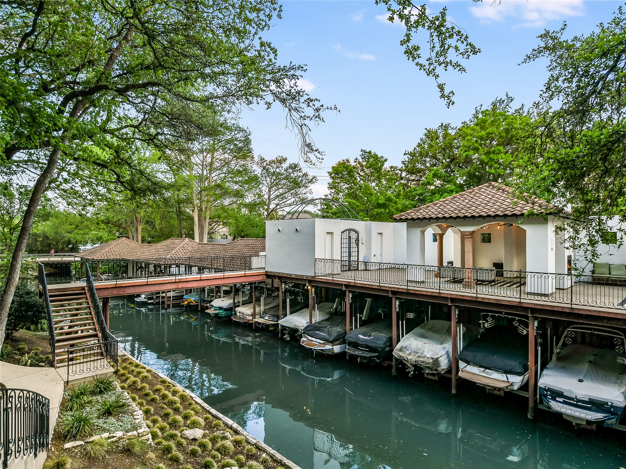 main property photo 23