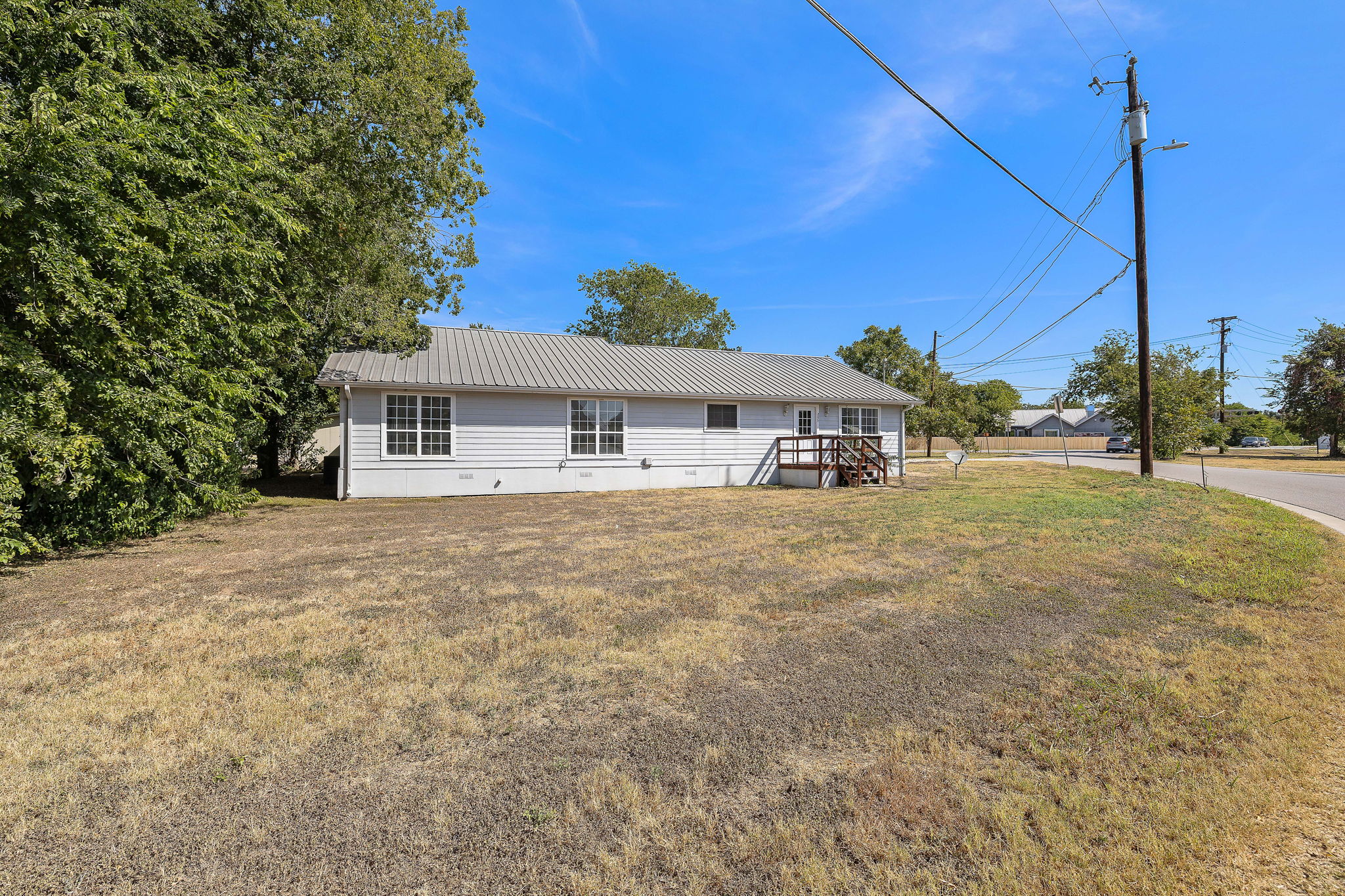 main property photo 14