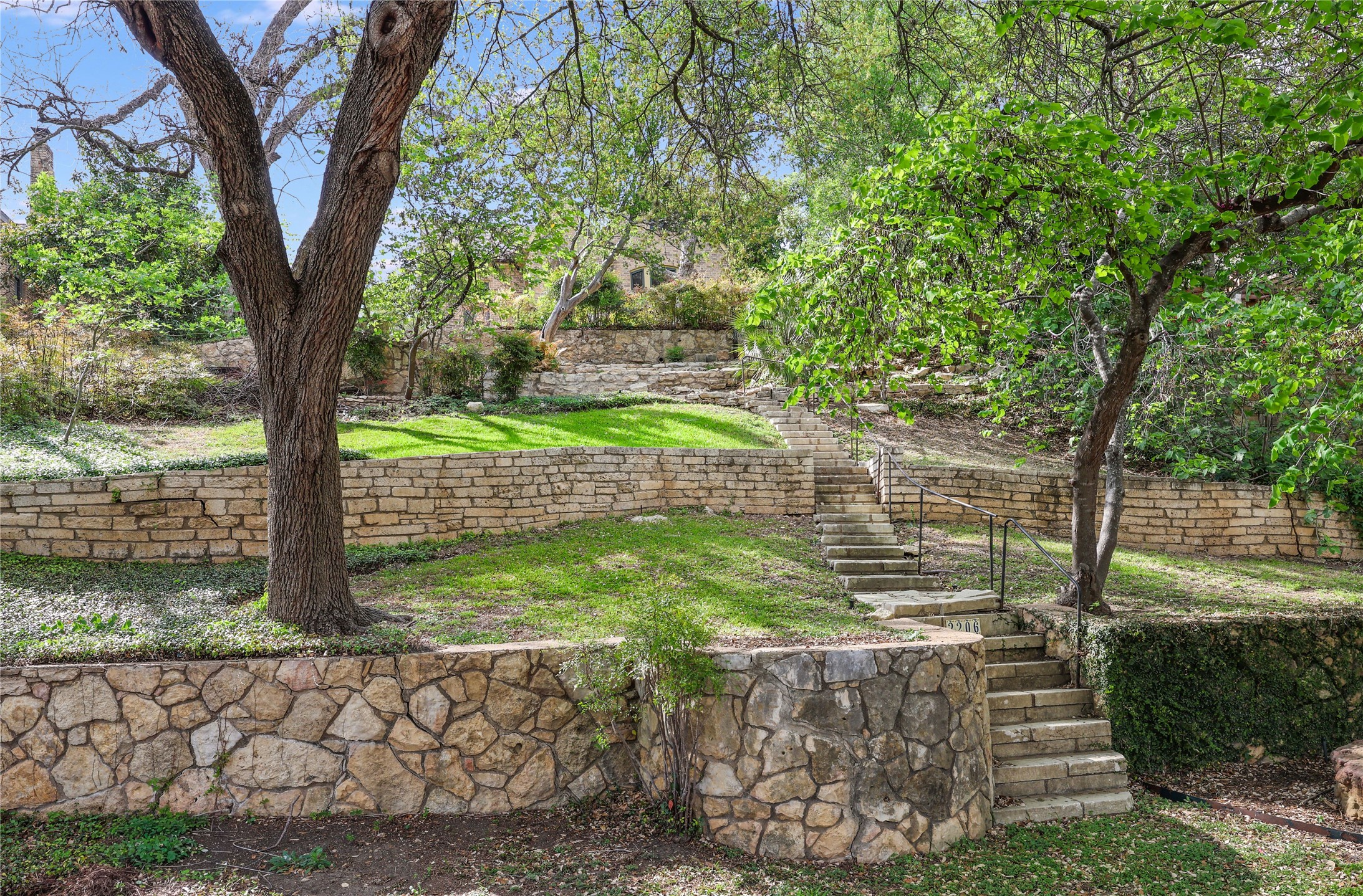 main property photo 31