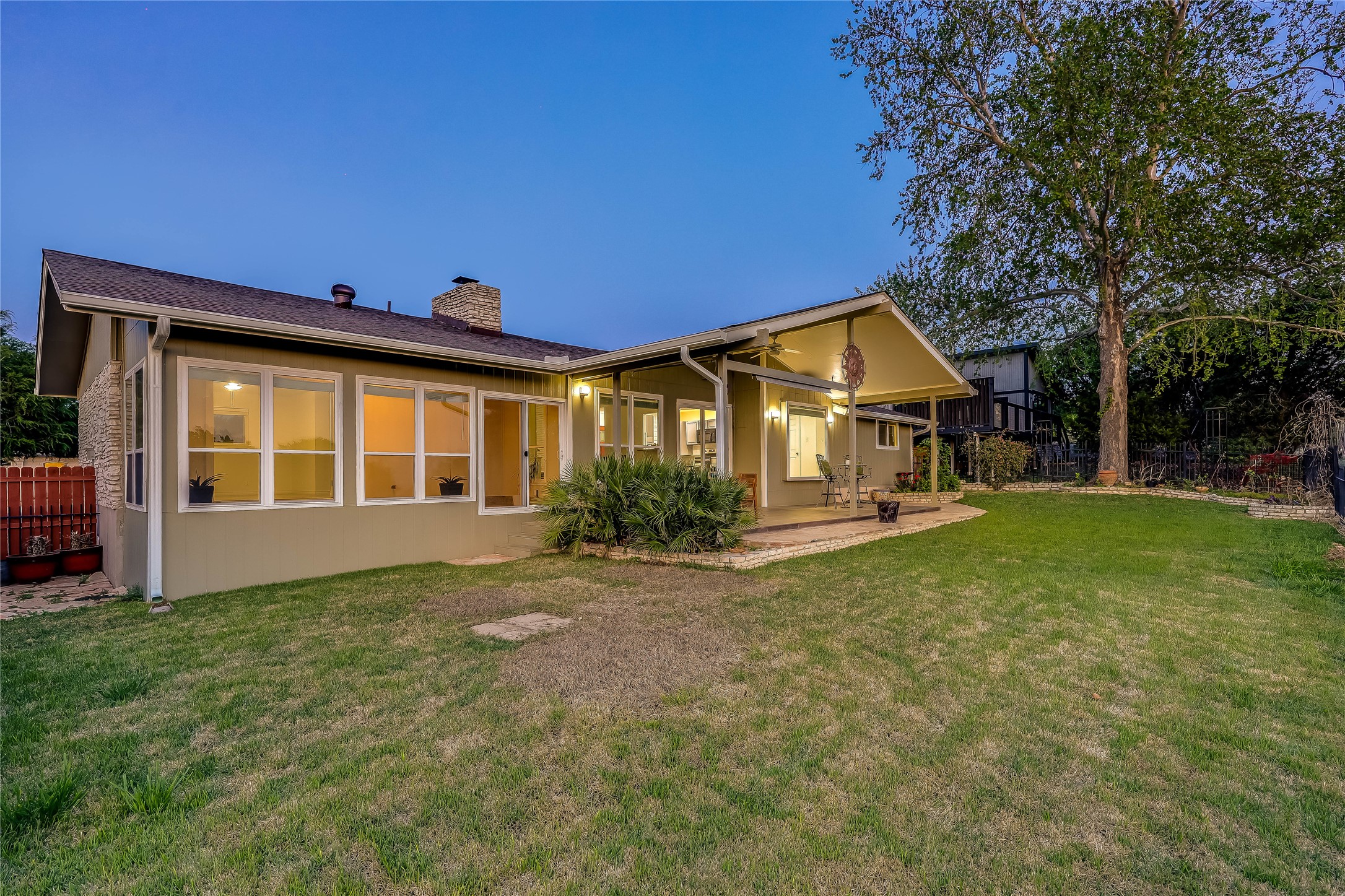 main property photo 28