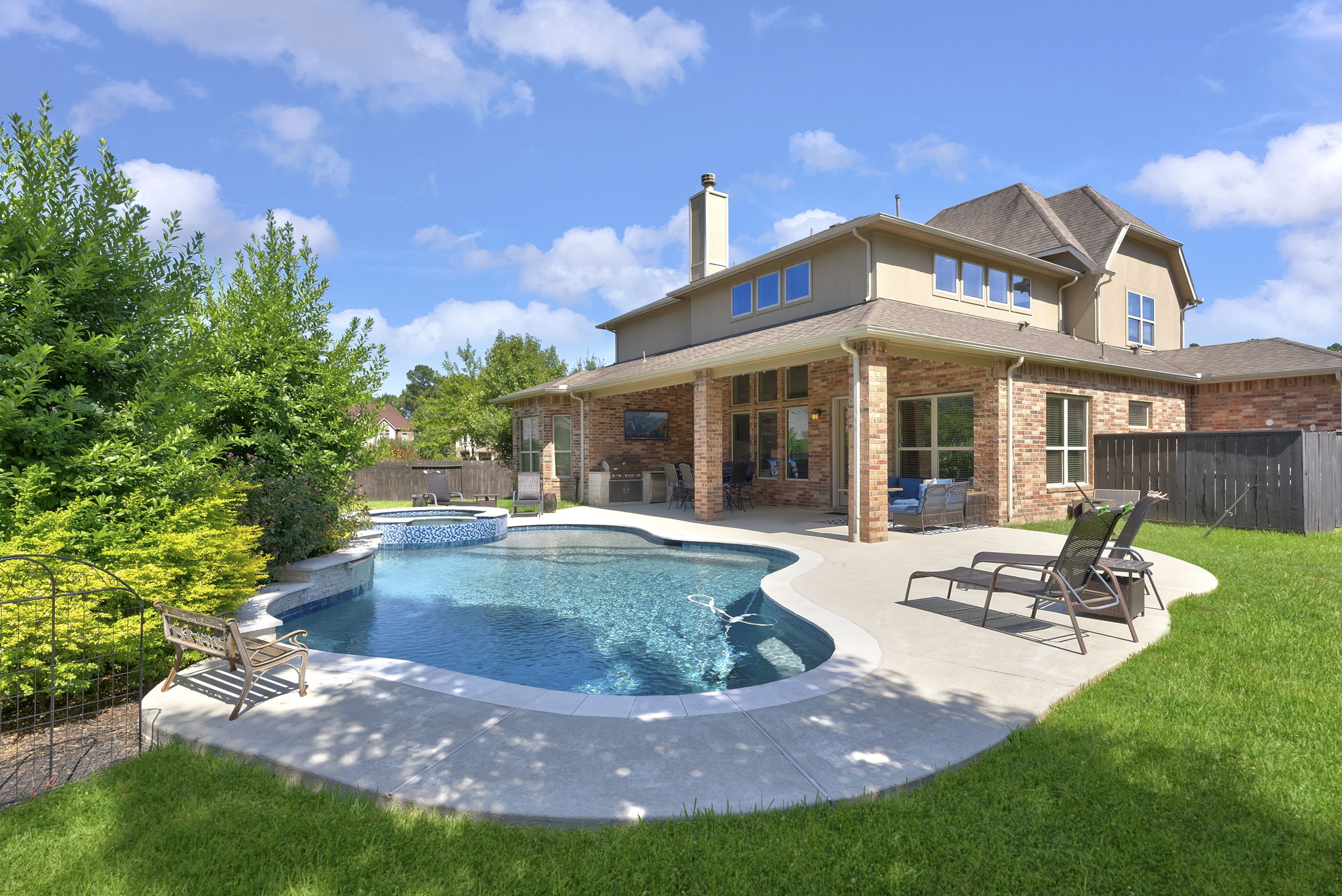 main property photo 32
