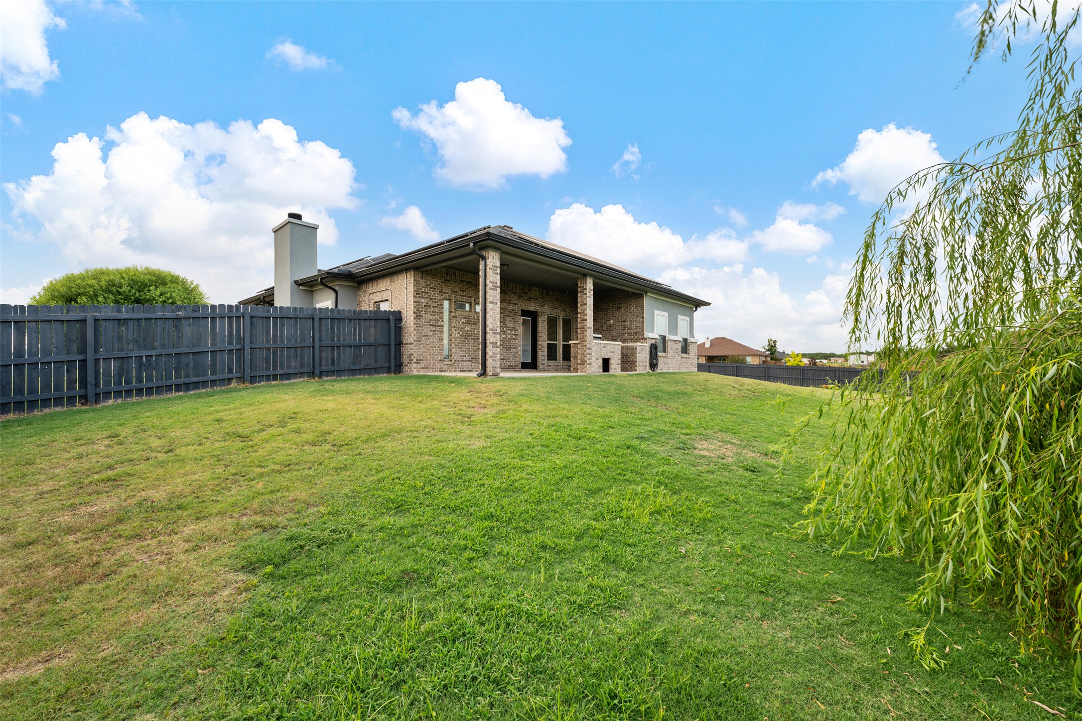 main property photo 30