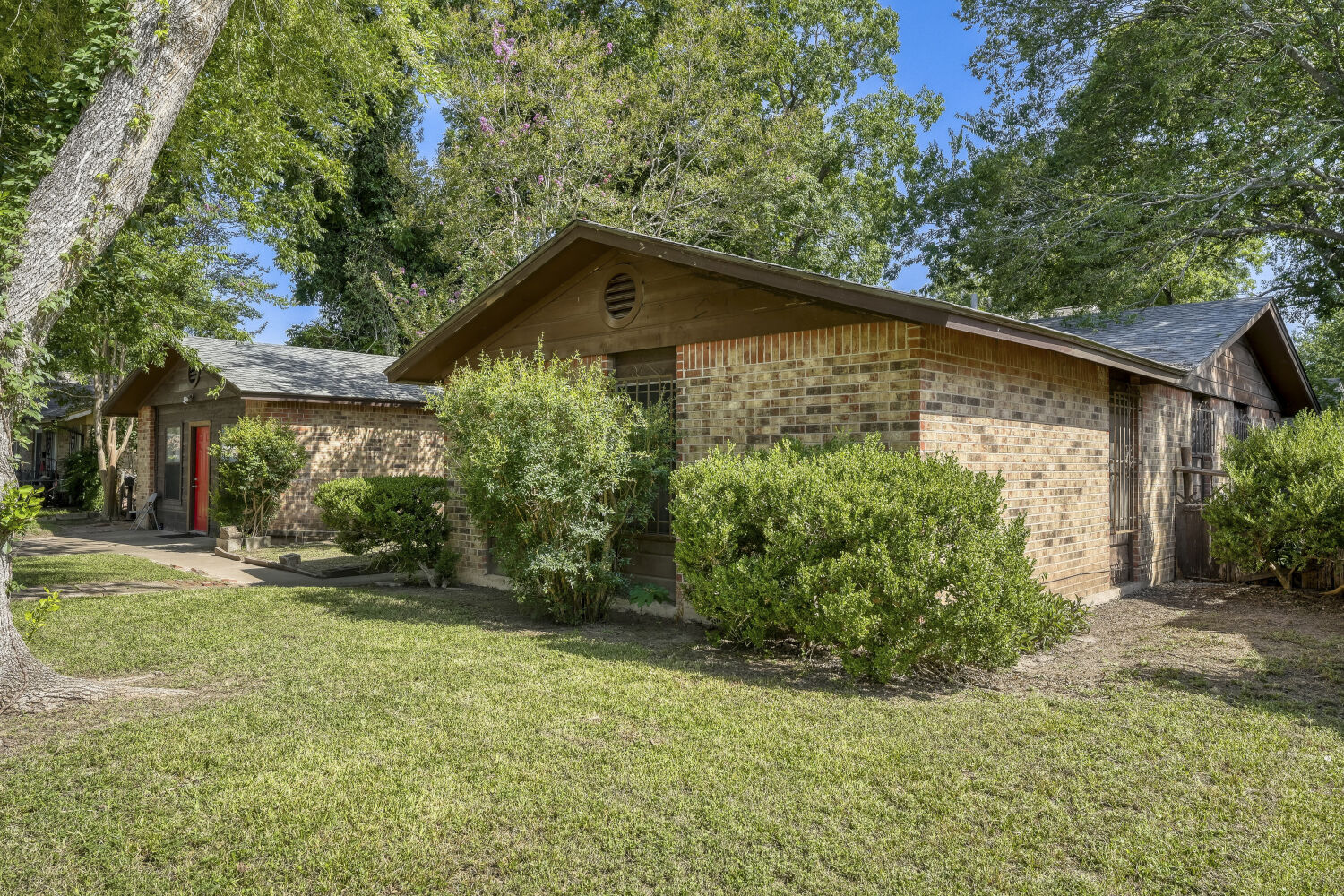 main property photo 2