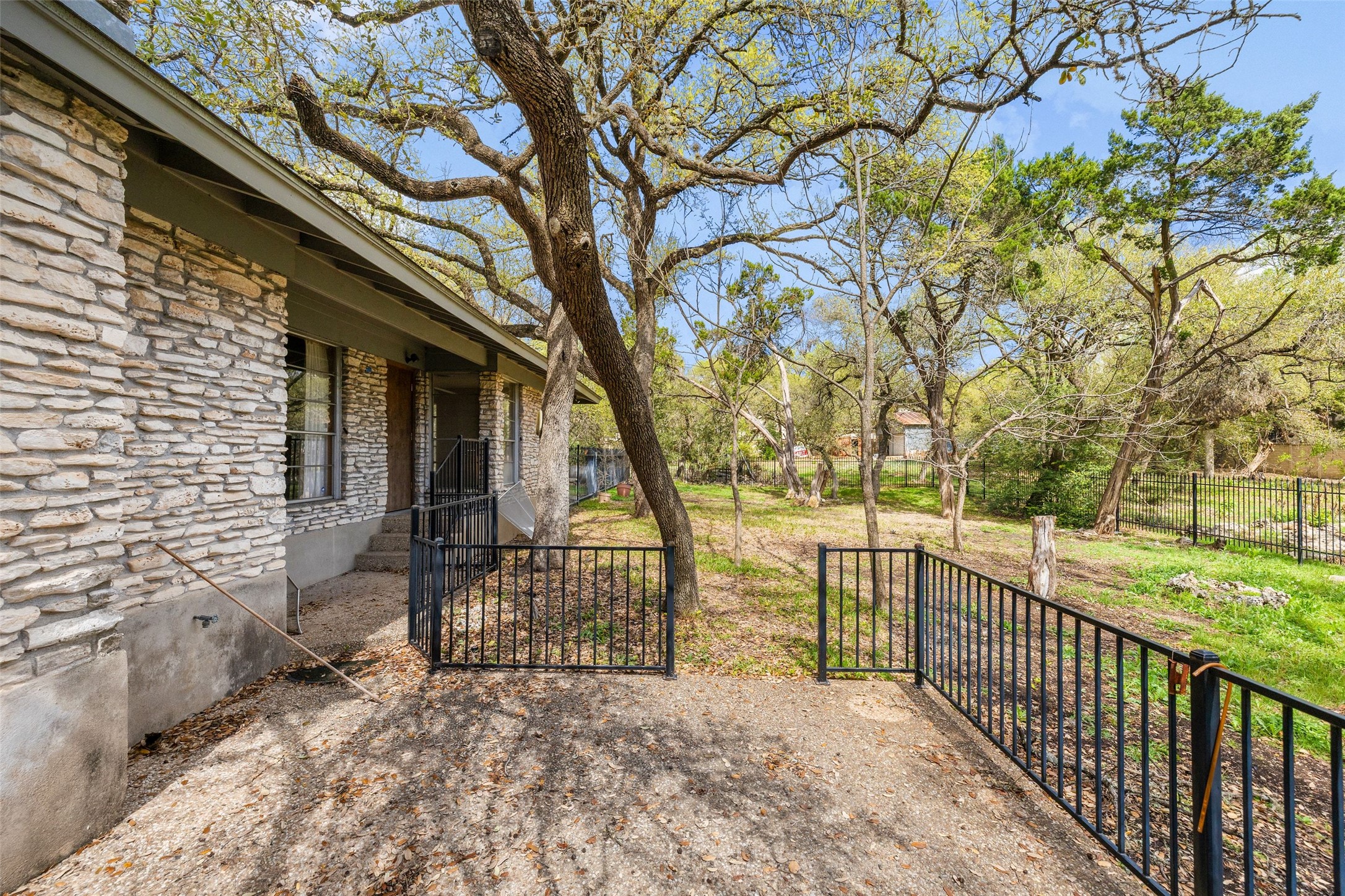 main property photo 33