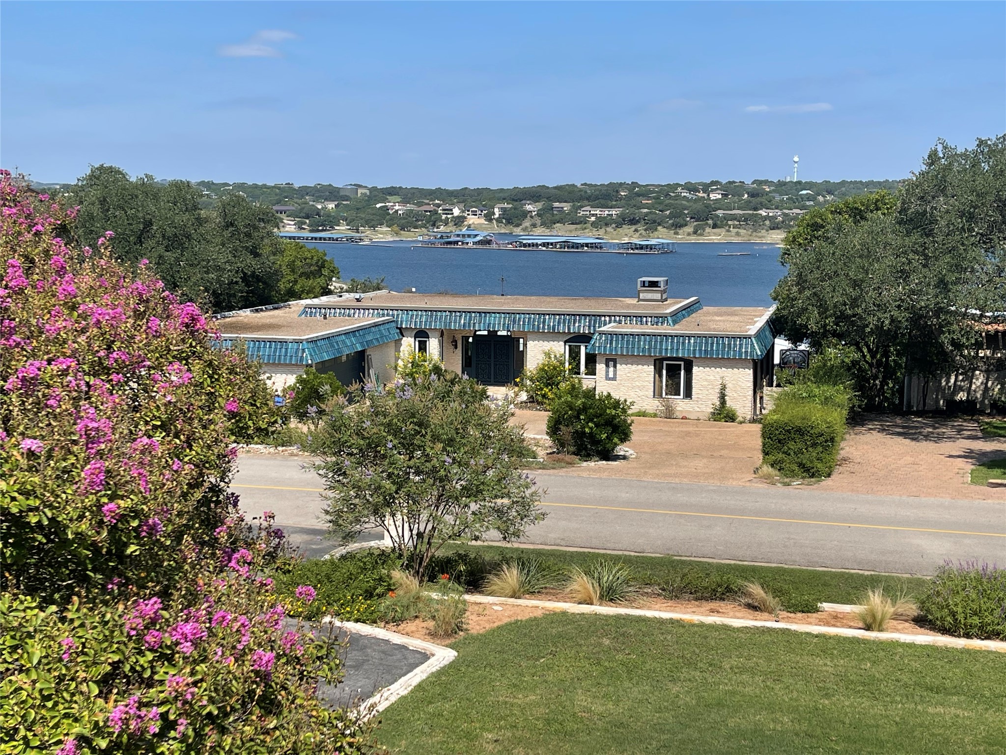 main property photo 28