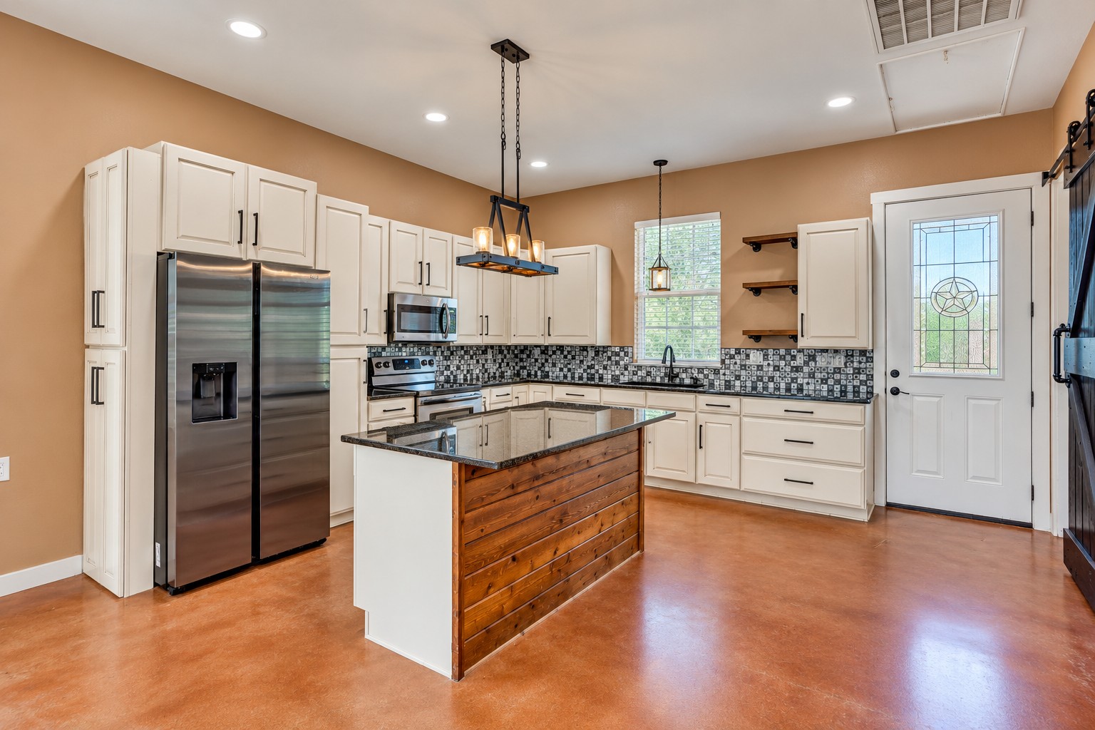 main property photo 11