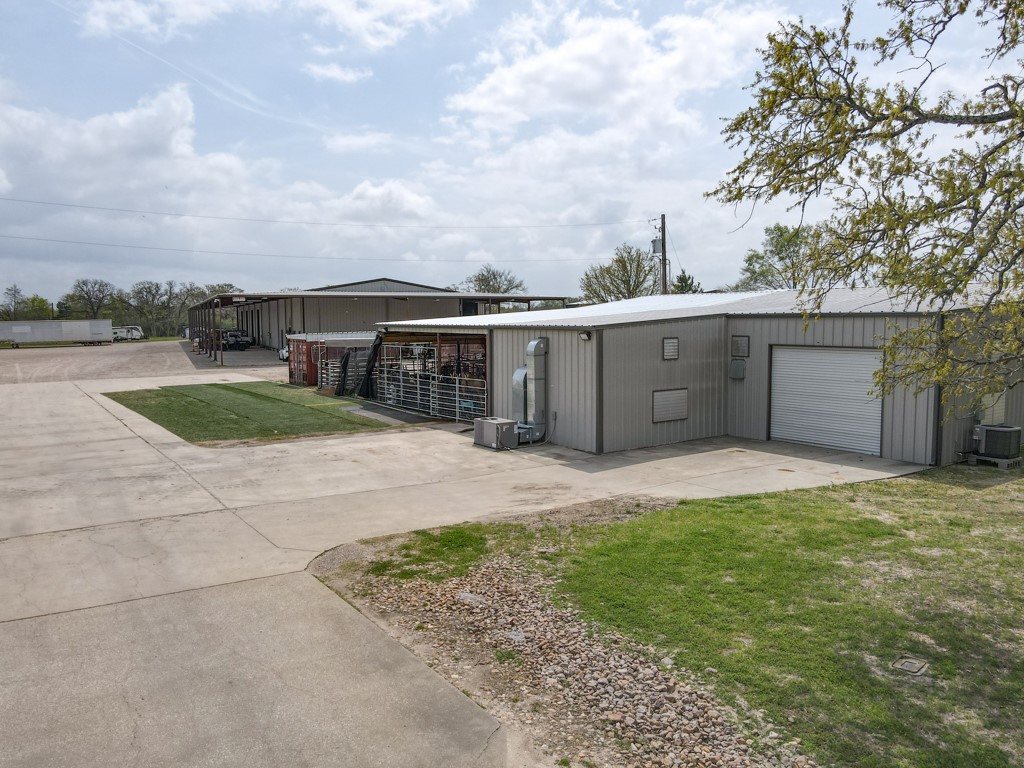 main property photo 28