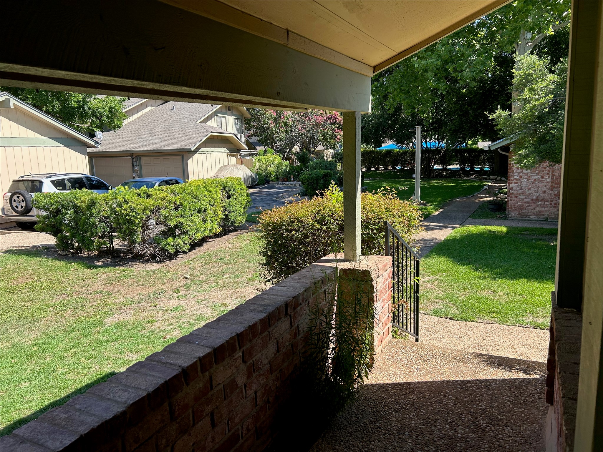 main property photo 28