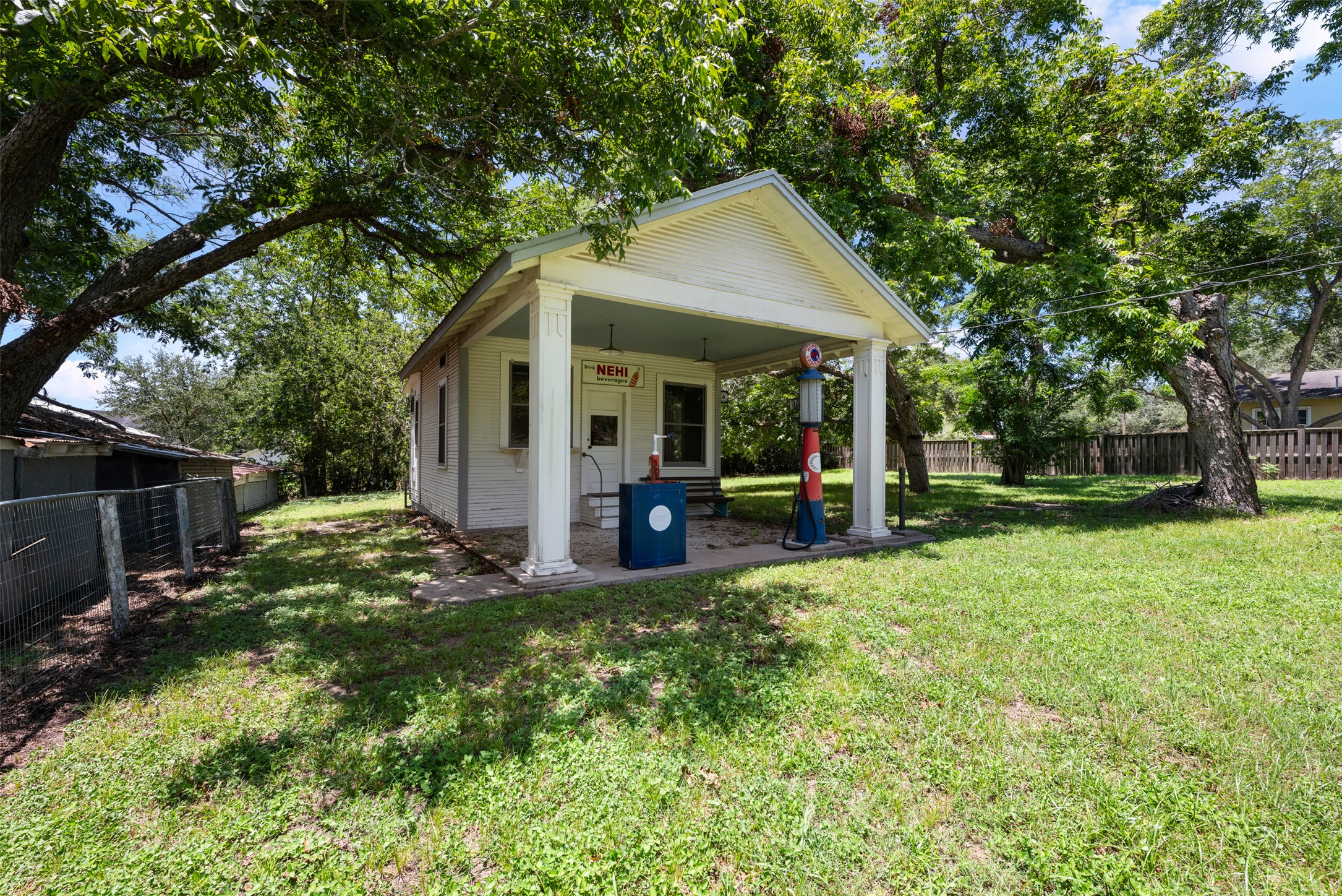 main property photo 10