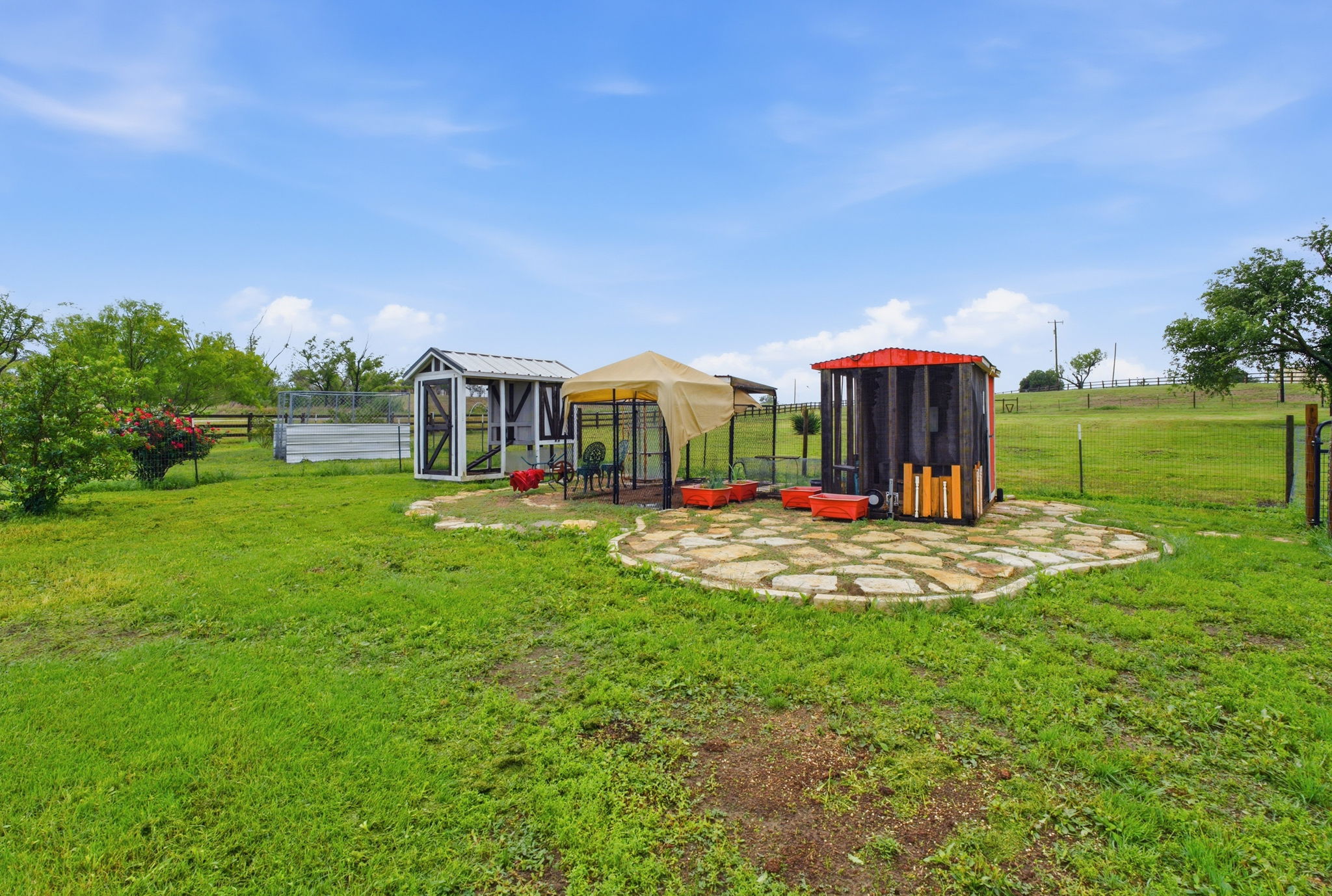 main property photo 28