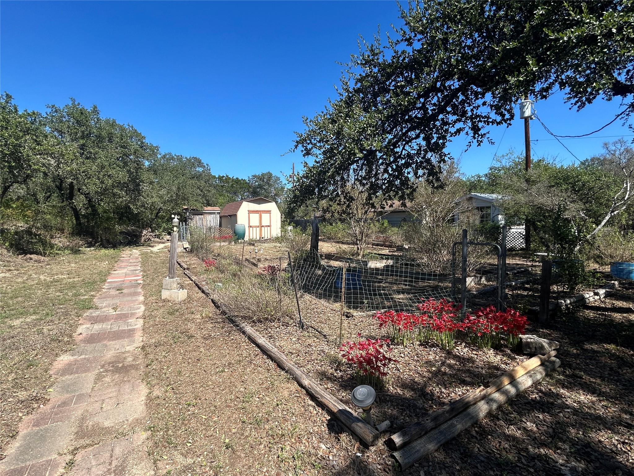 main property photo 30