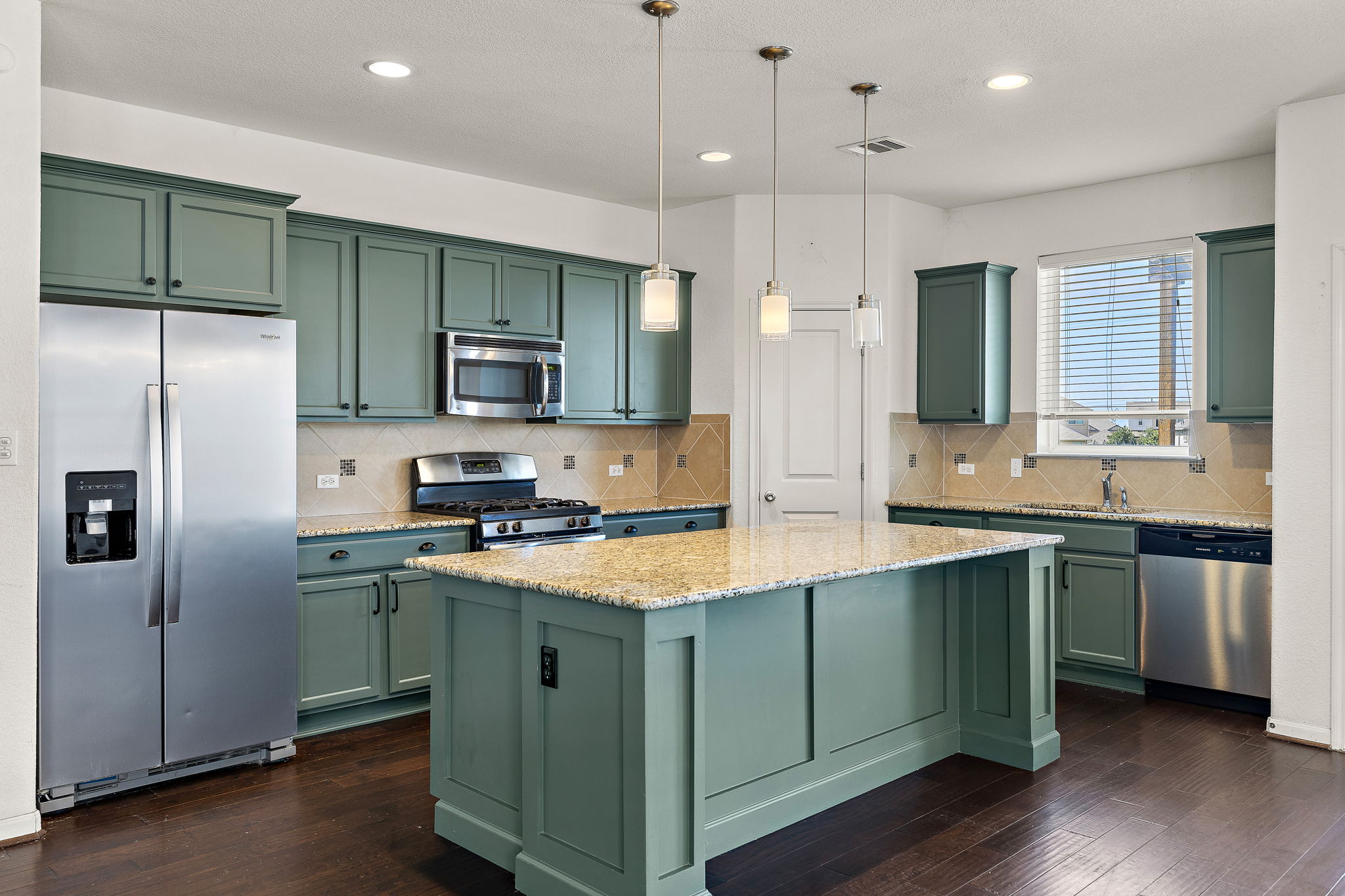 main property photo 11
