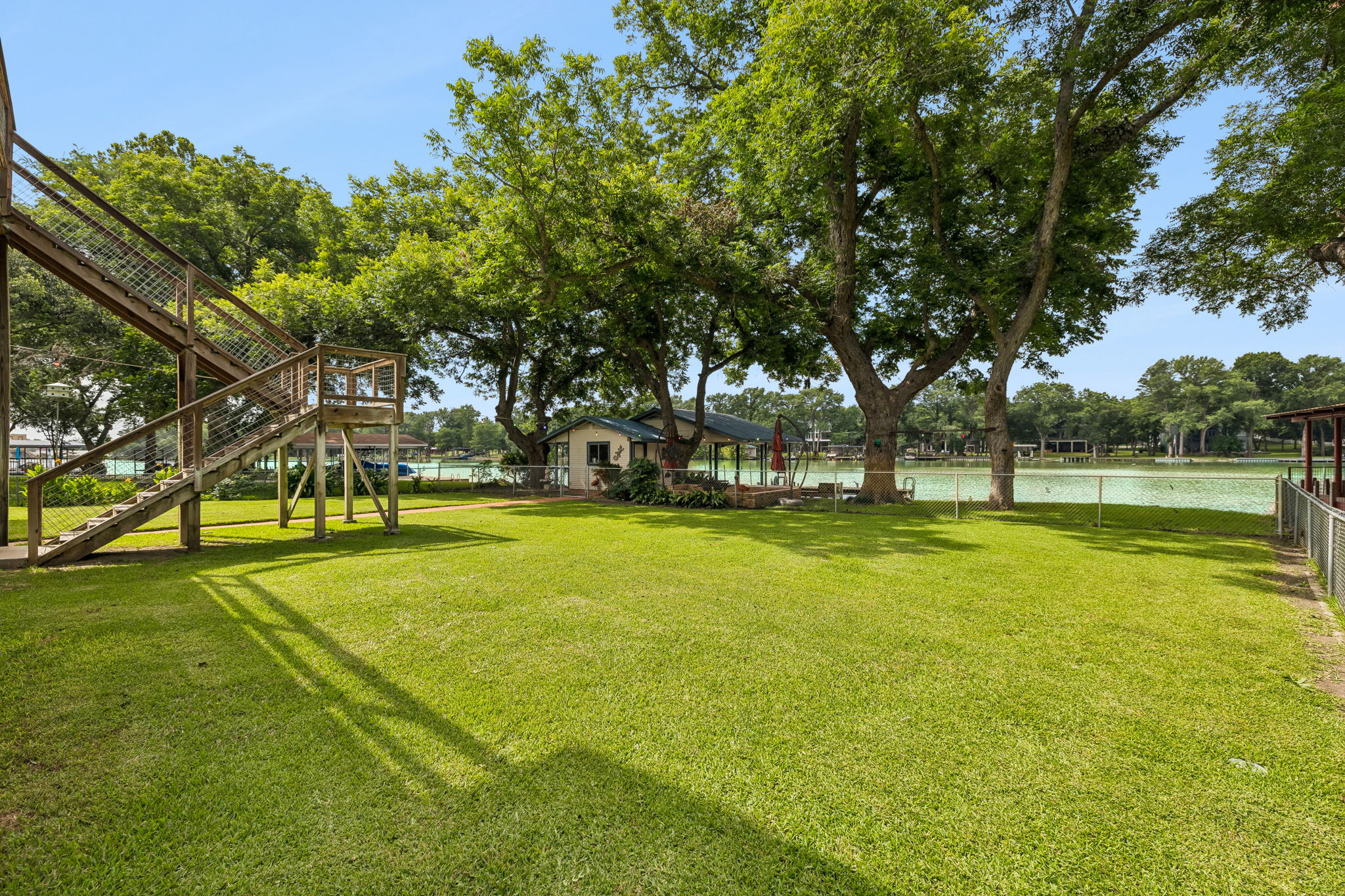 main property photo 25