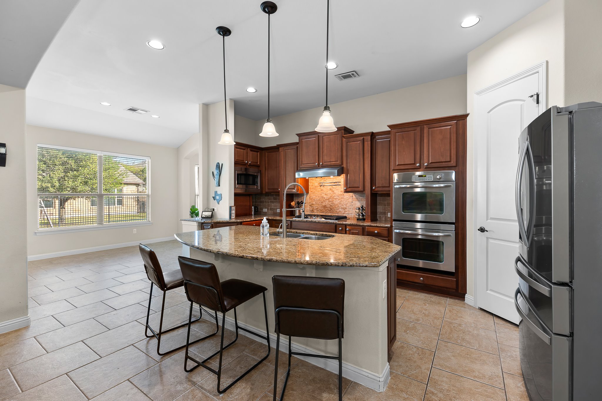 main property photo 17