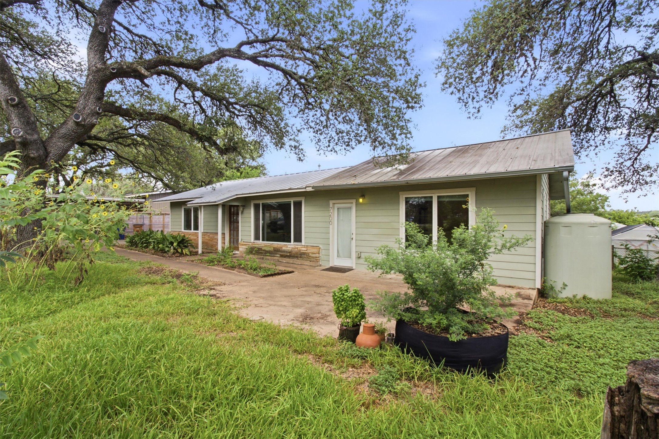 main property photo 0