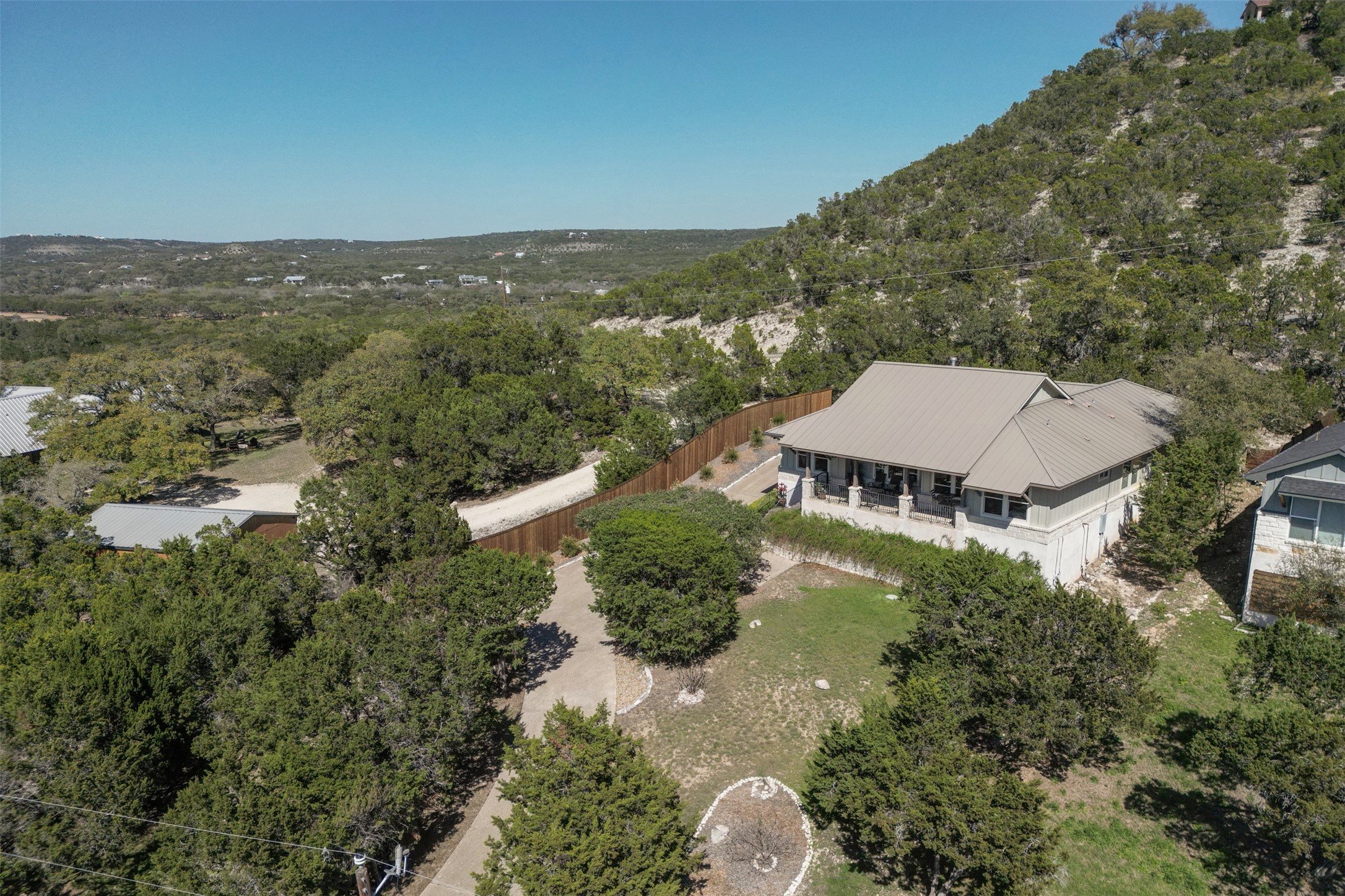 main property photo 28