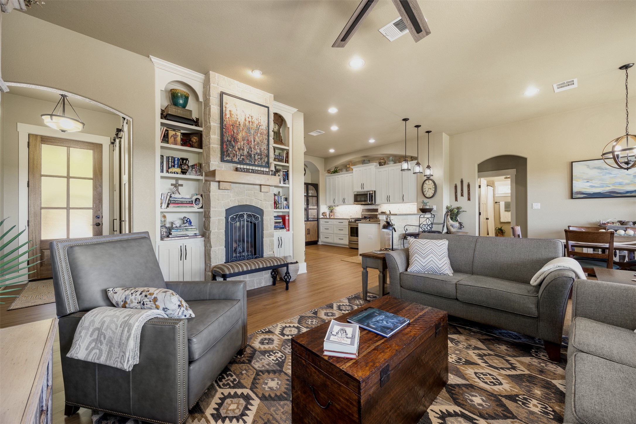 main property photo 6