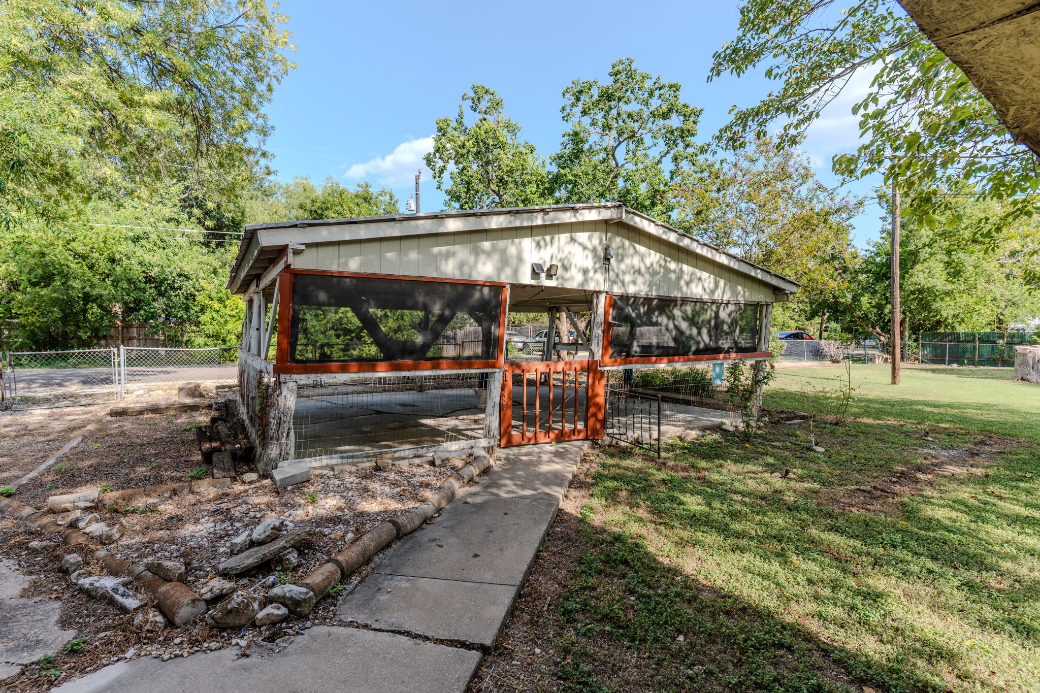 main property photo 16