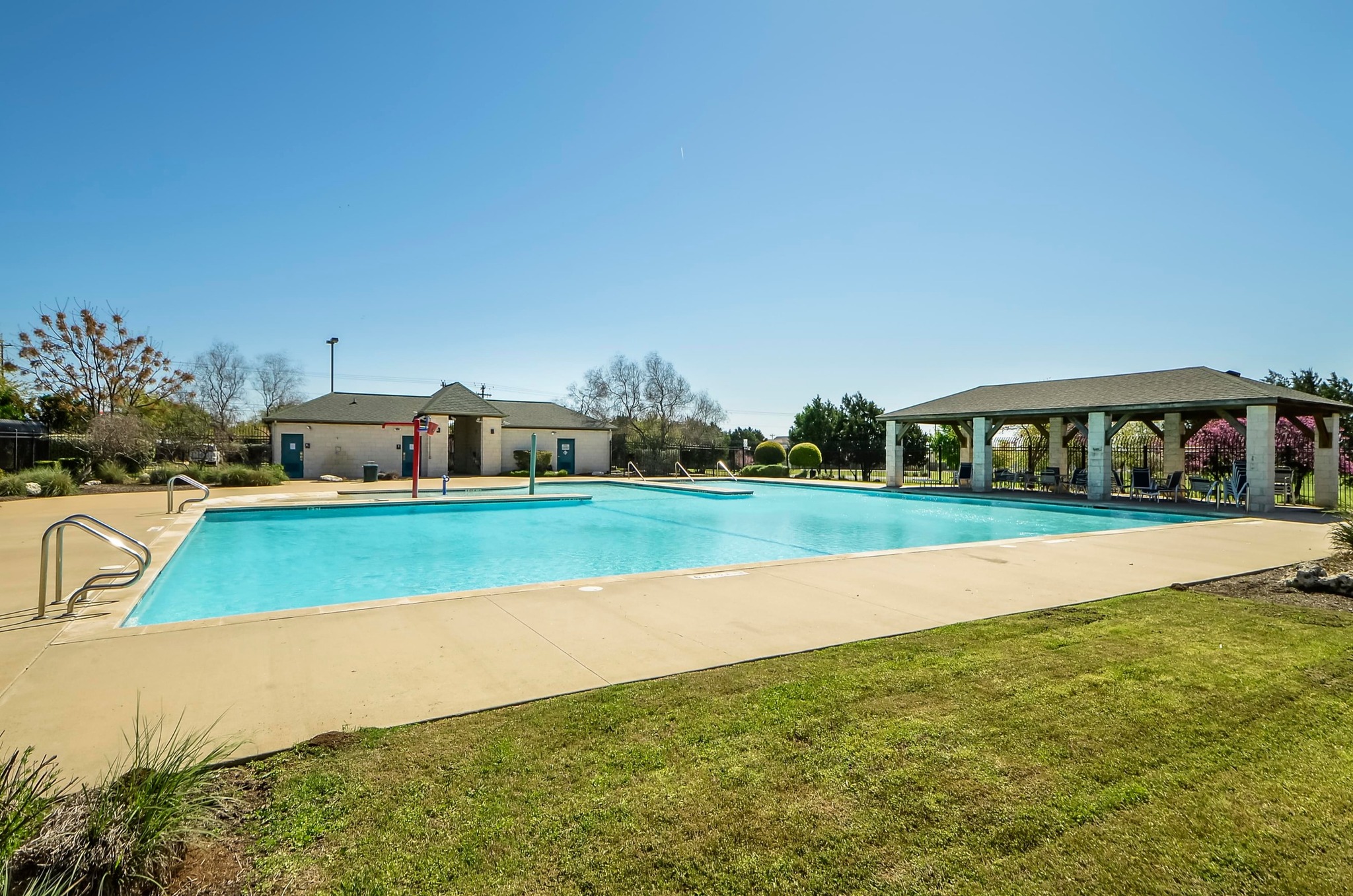 main property photo 33