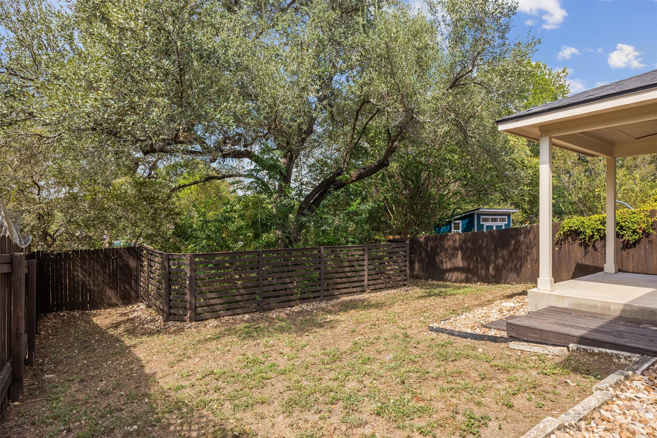 main property photo 28