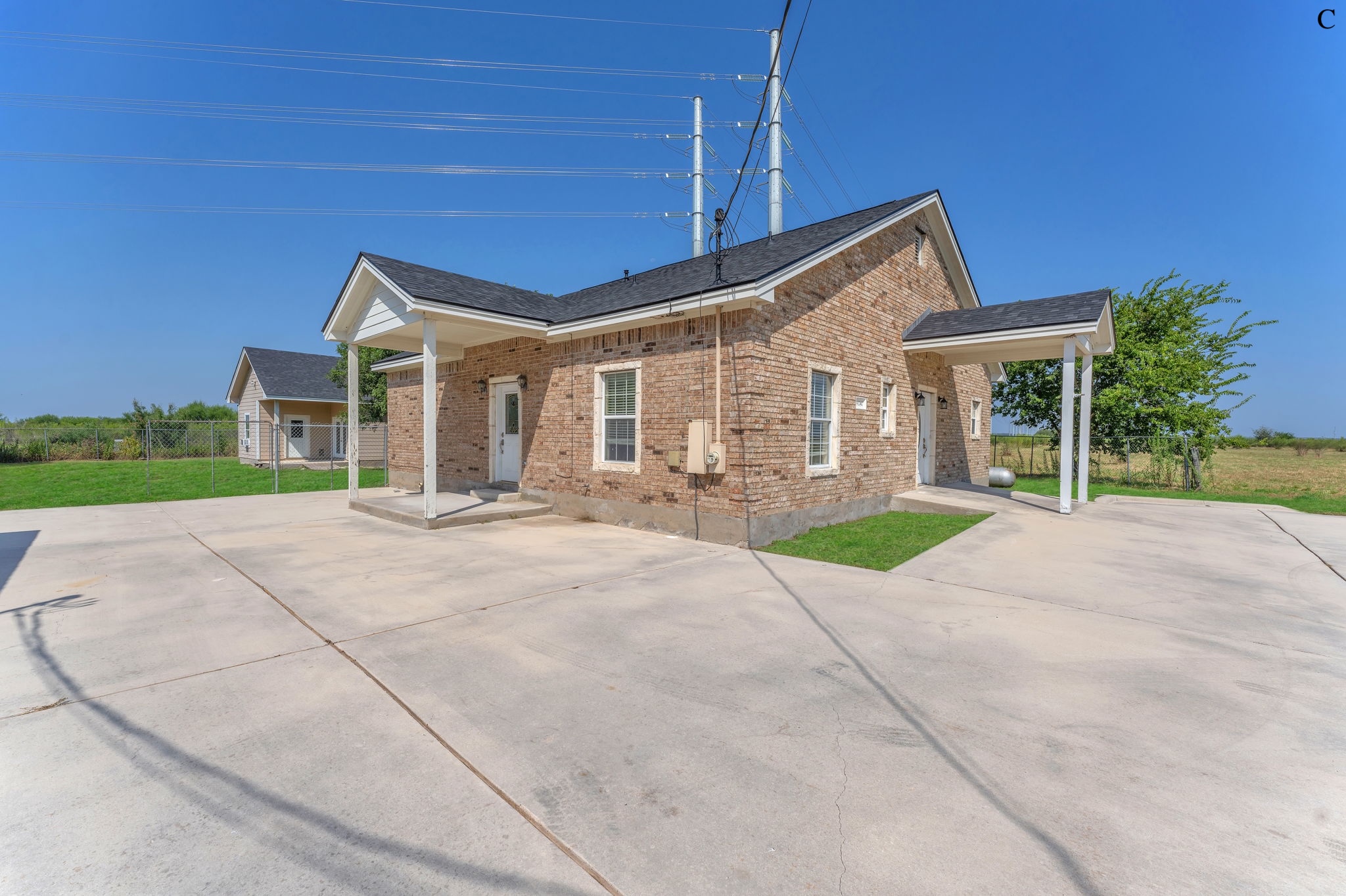 main property photo 18