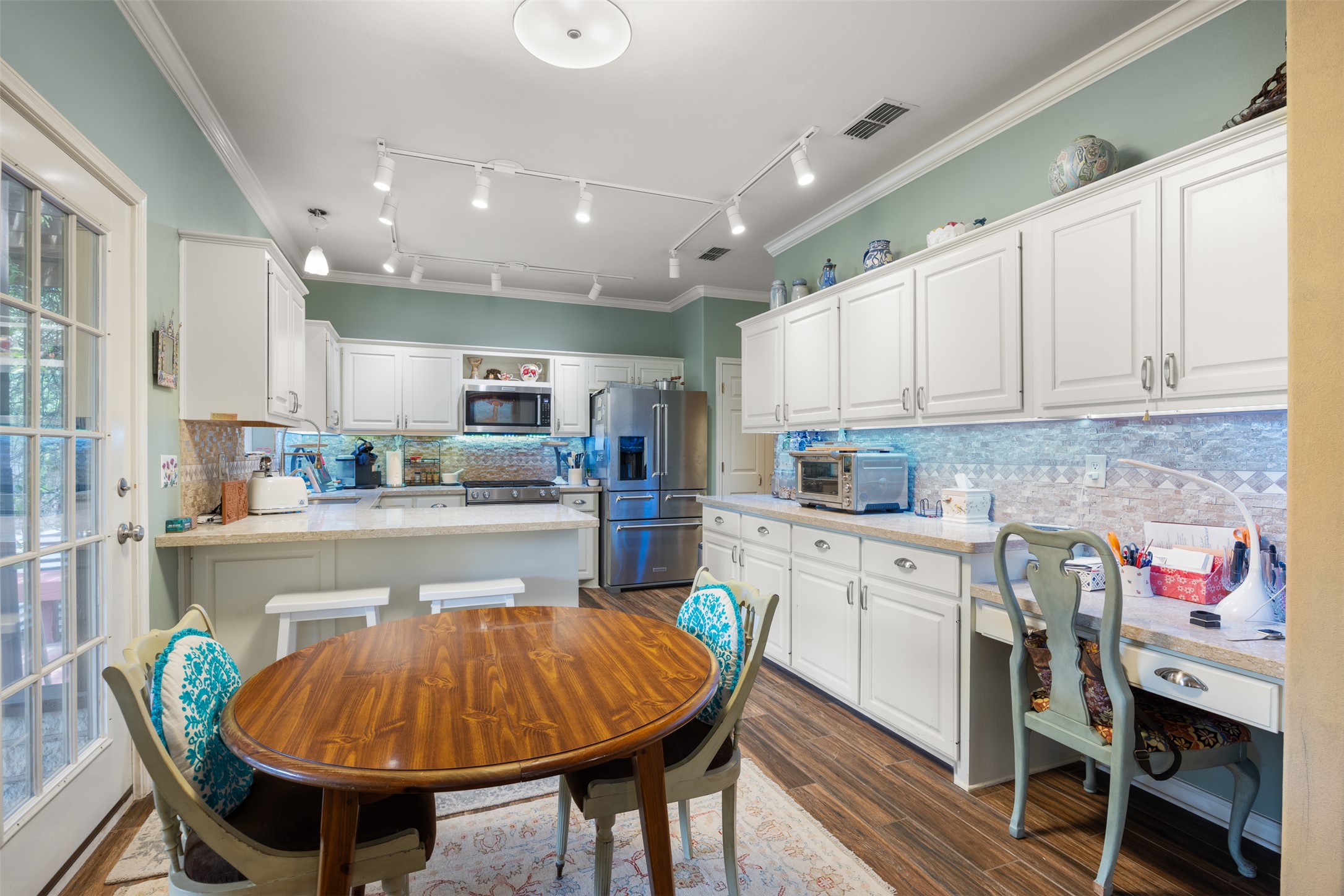 main property photo 17