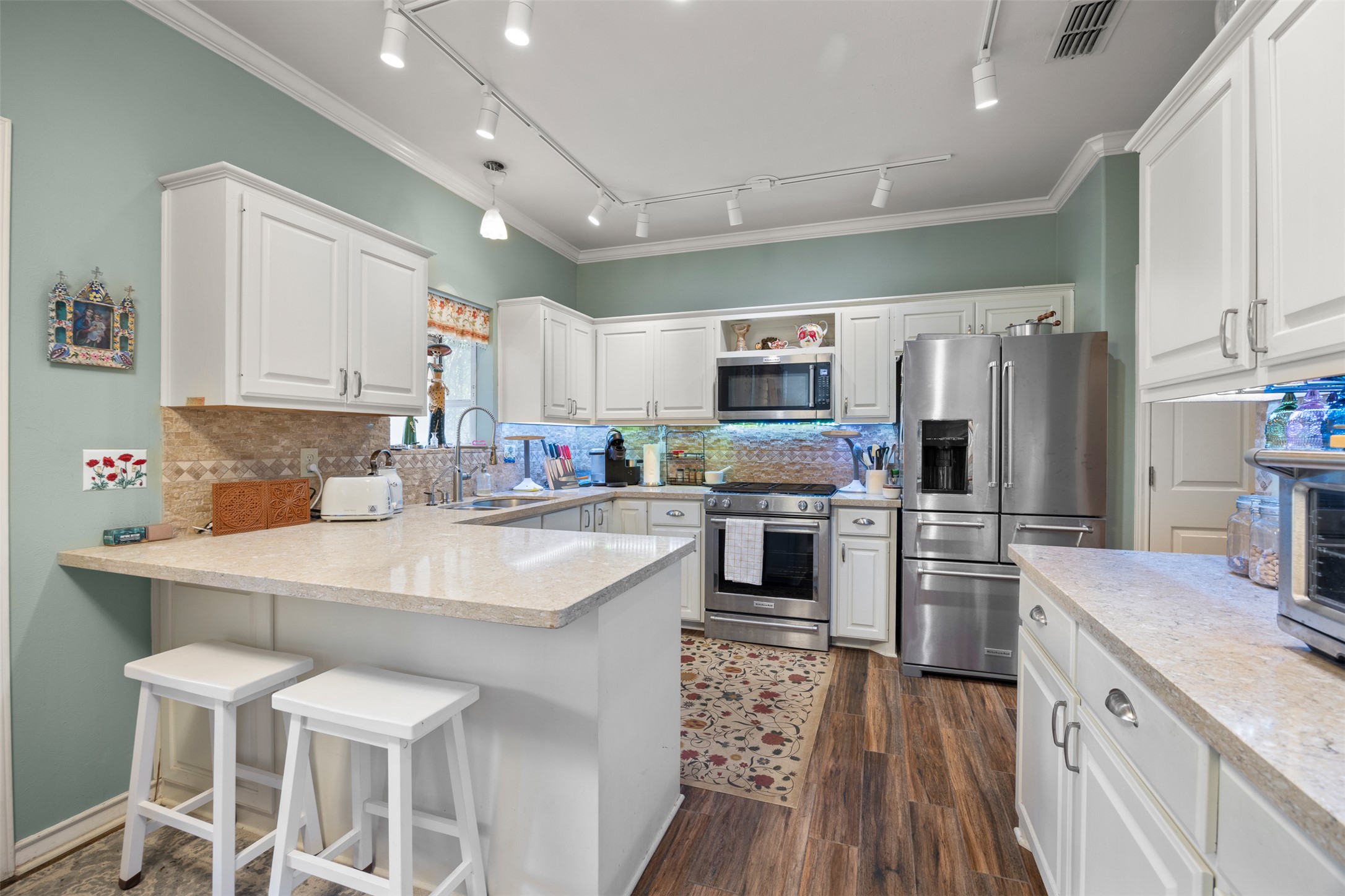 main property photo 5