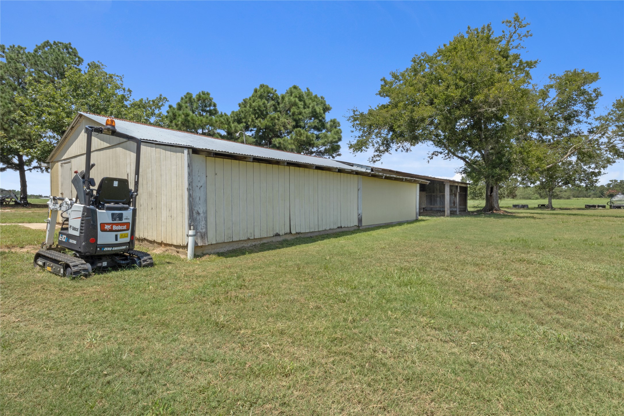 main property photo 22