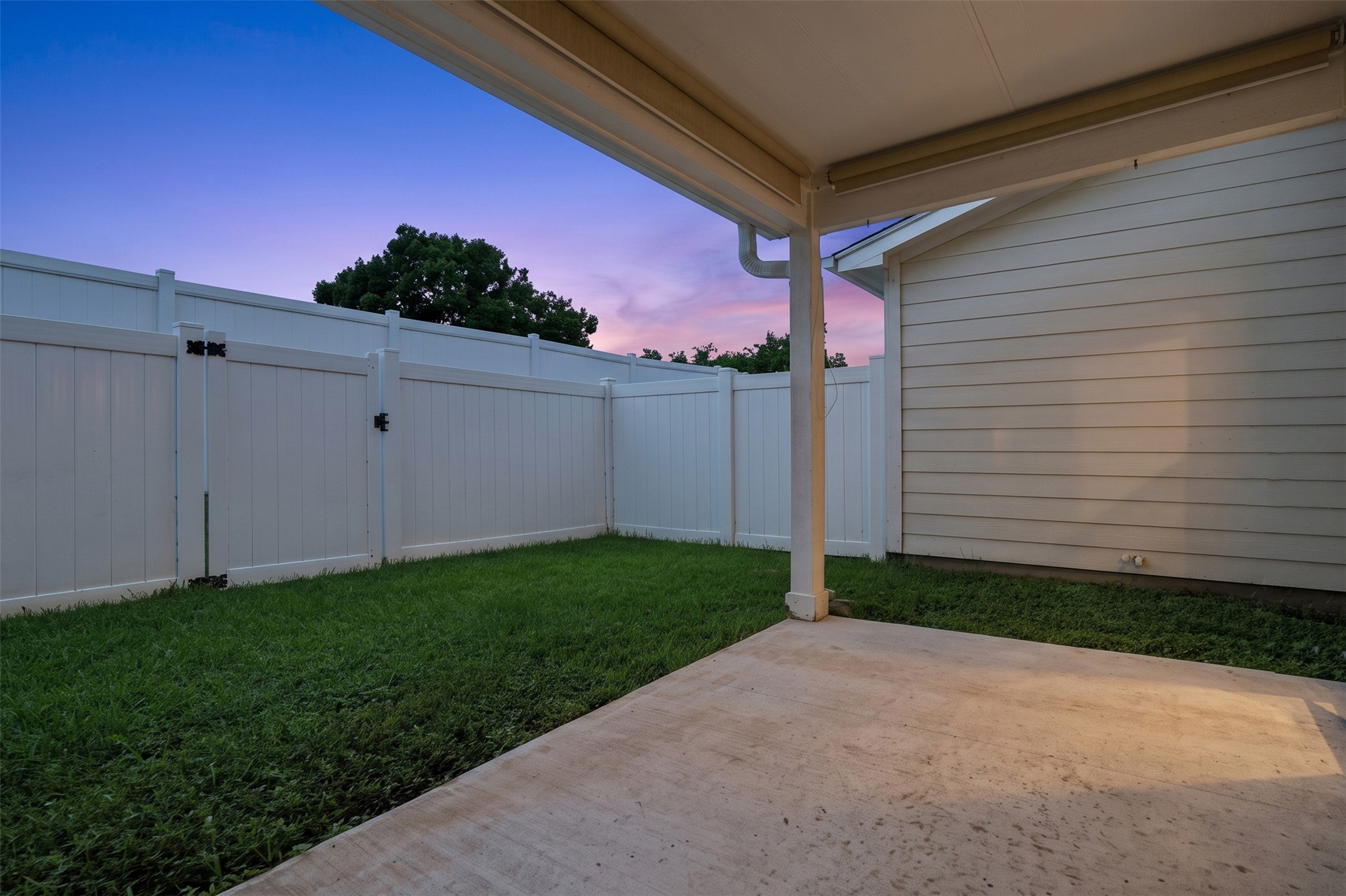 main property photo 25