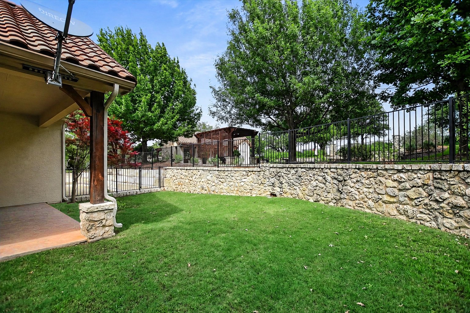 main property photo 22