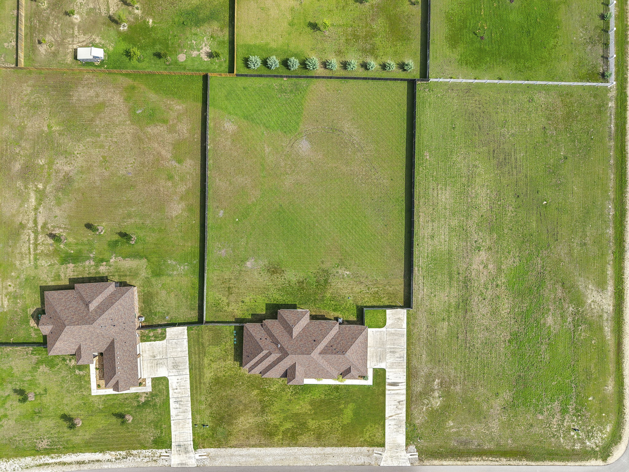 main property photo 37