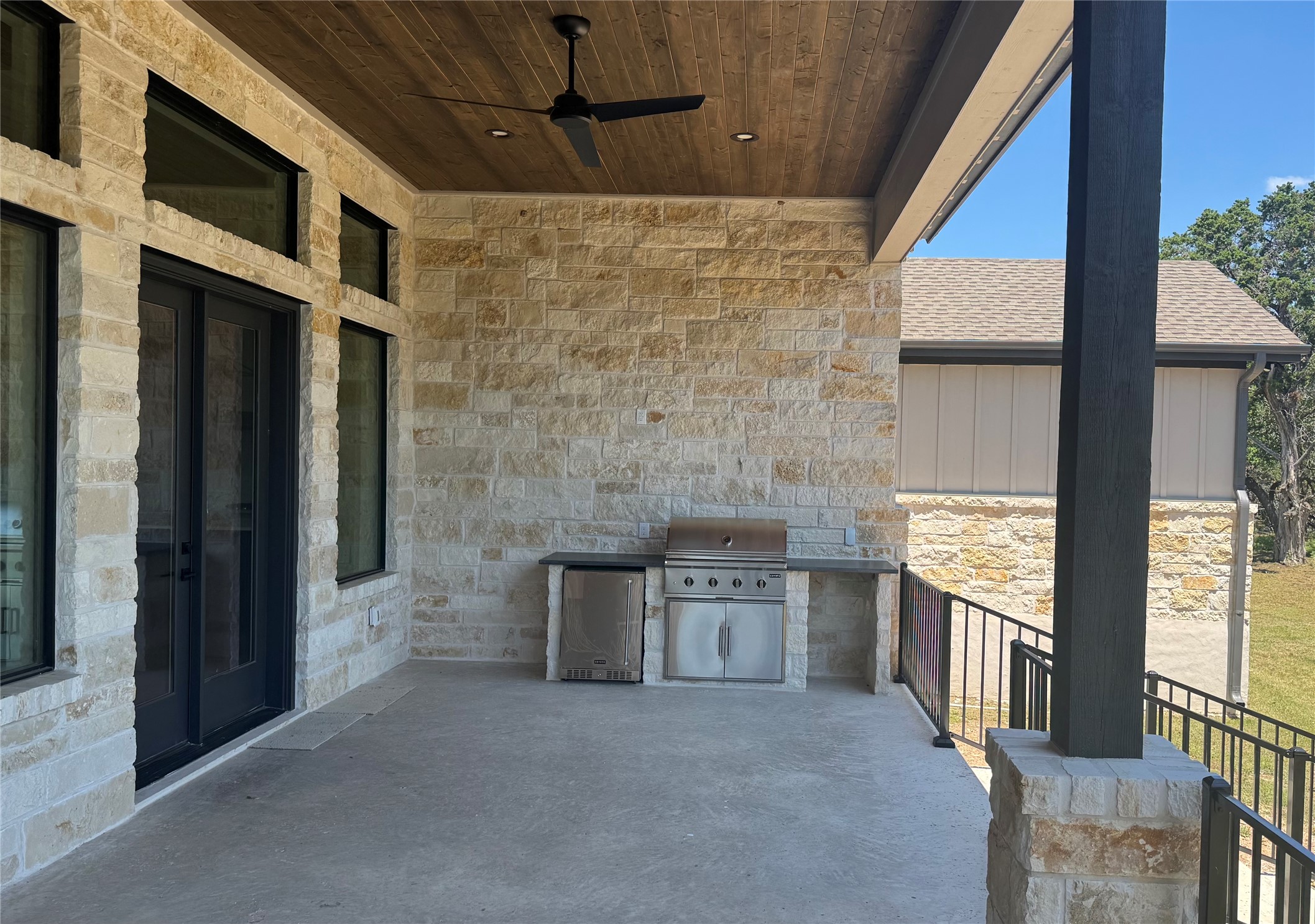 main property photo 38