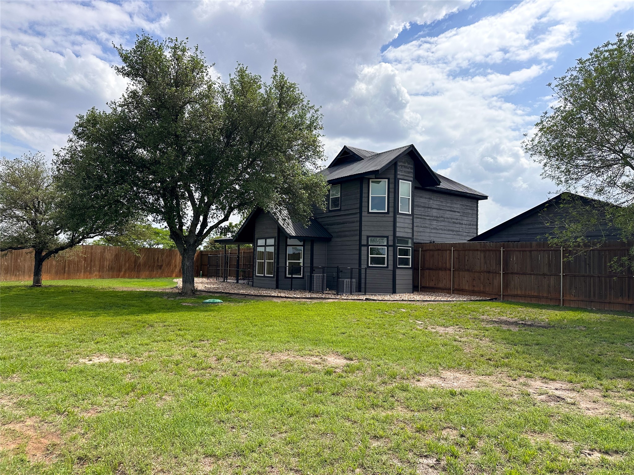 main property photo 30