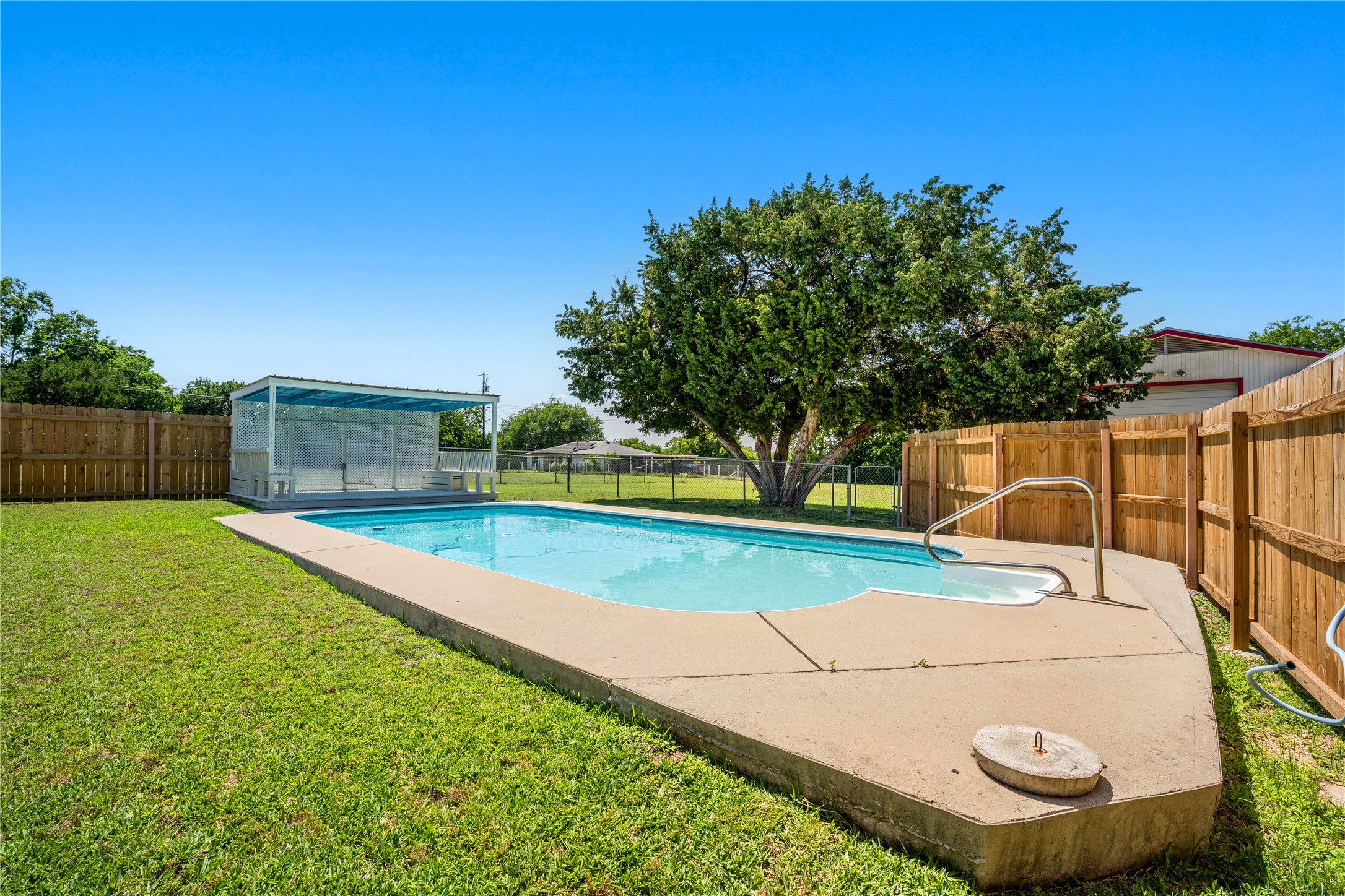 main property photo 35