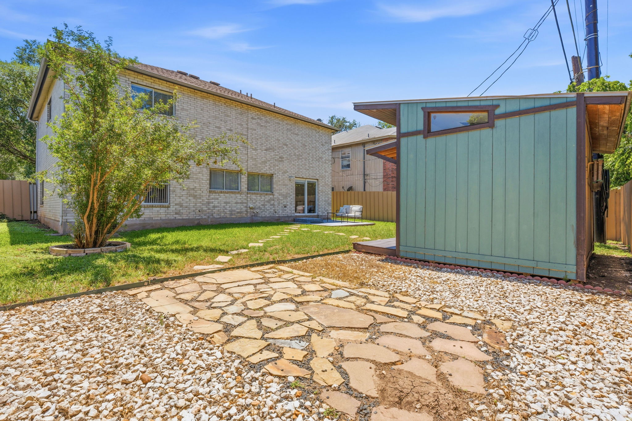 main property photo 28