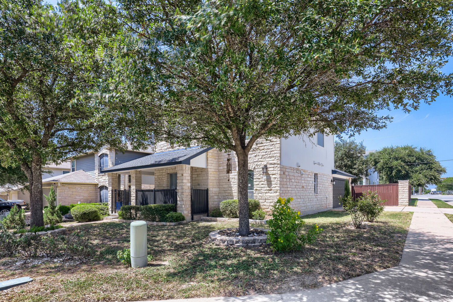 main property photo 25