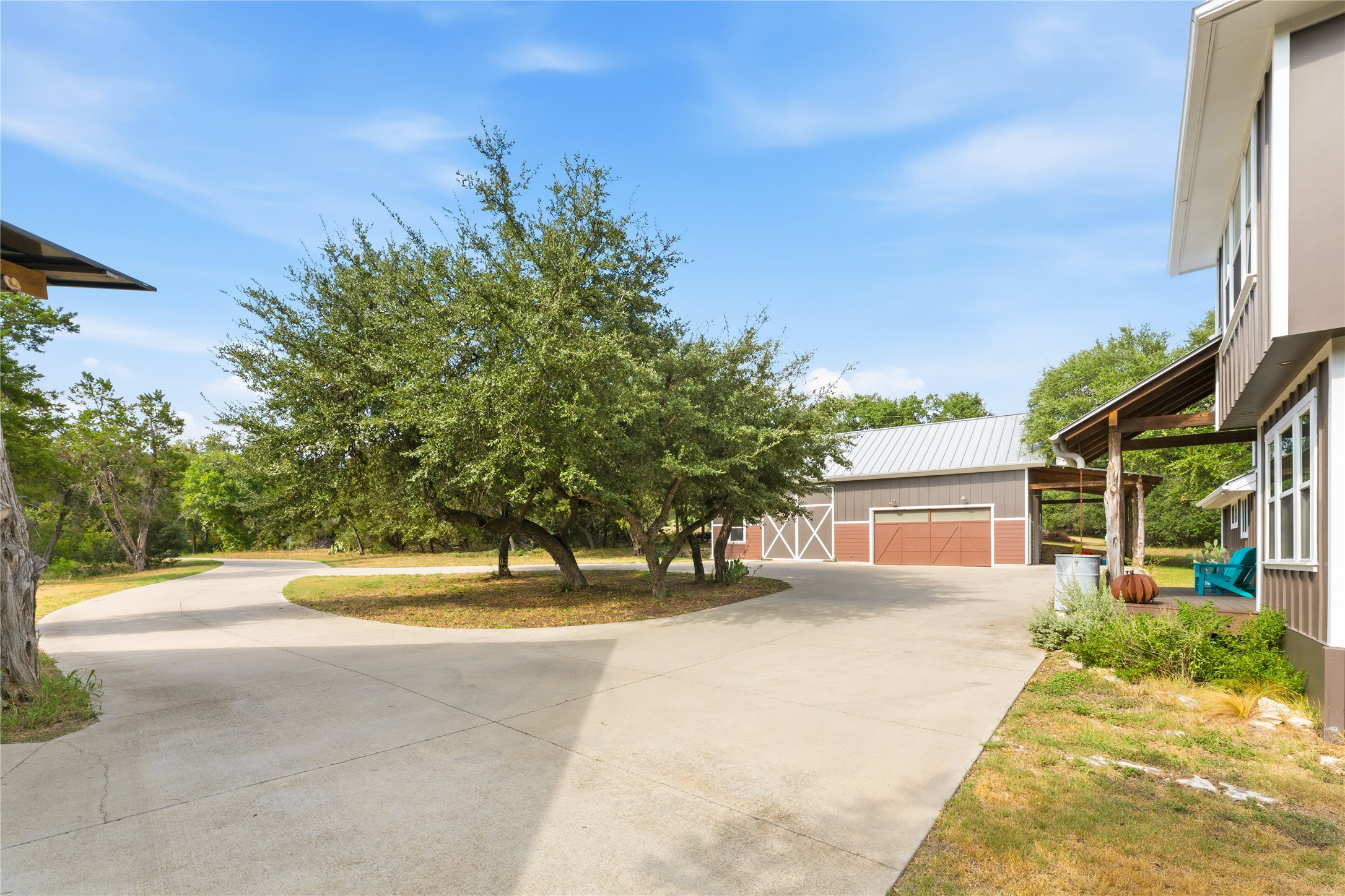 main property photo 3