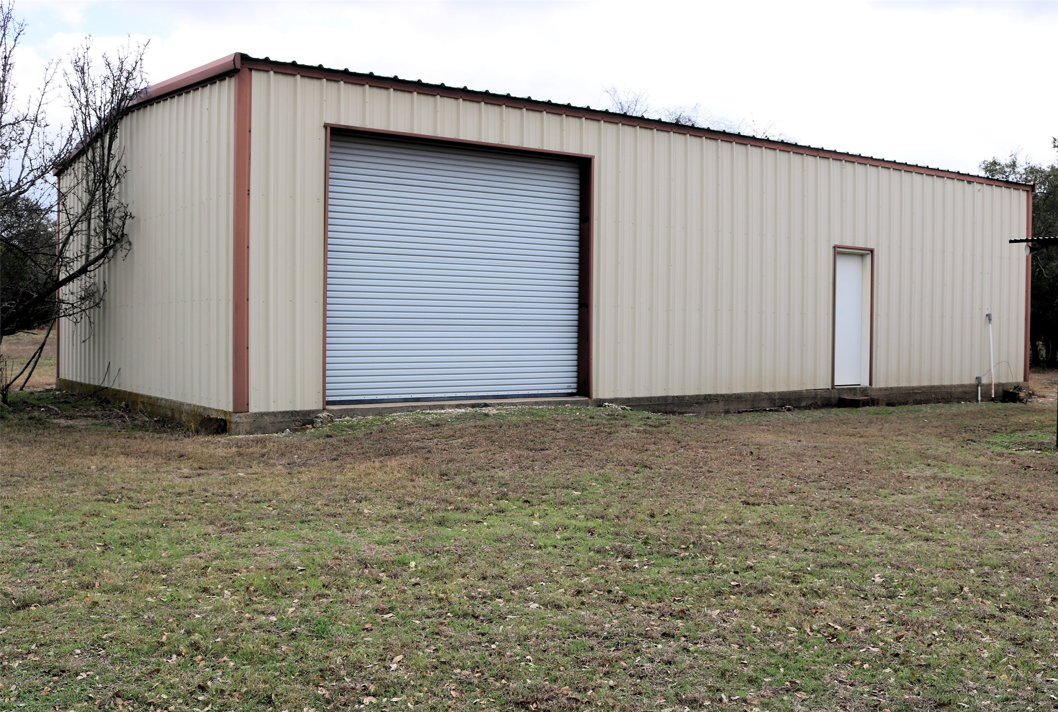 main property photo 28