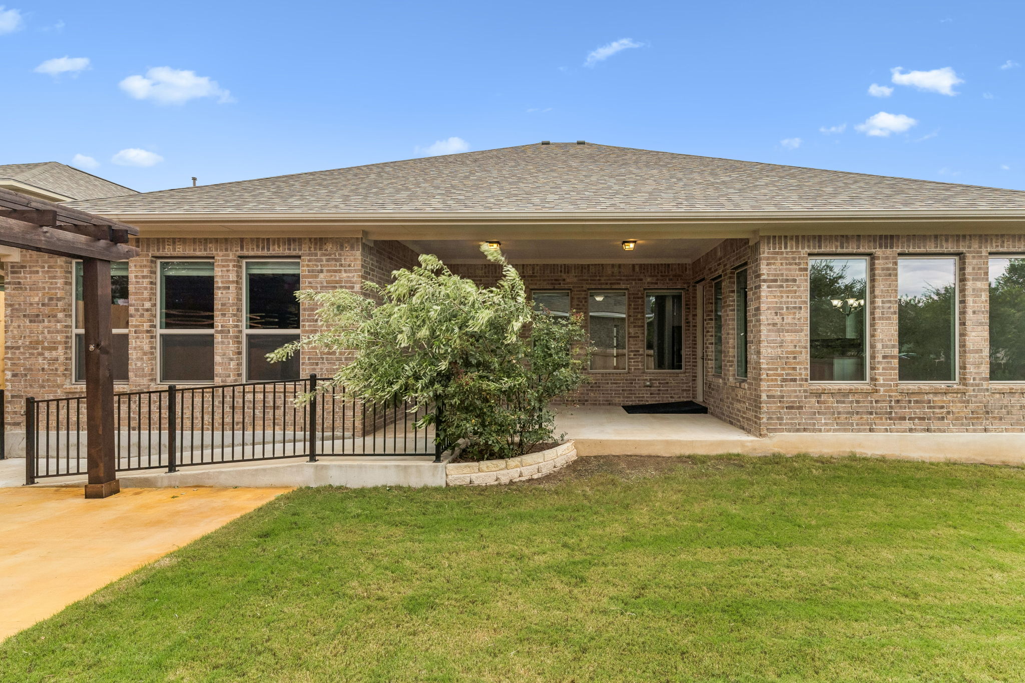 main property photo 32
