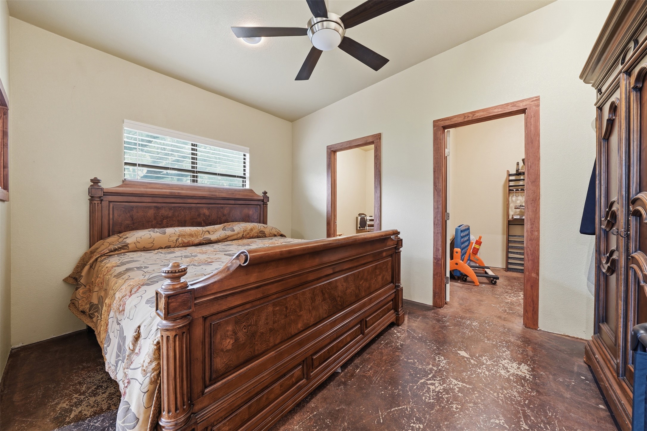 main property photo 16