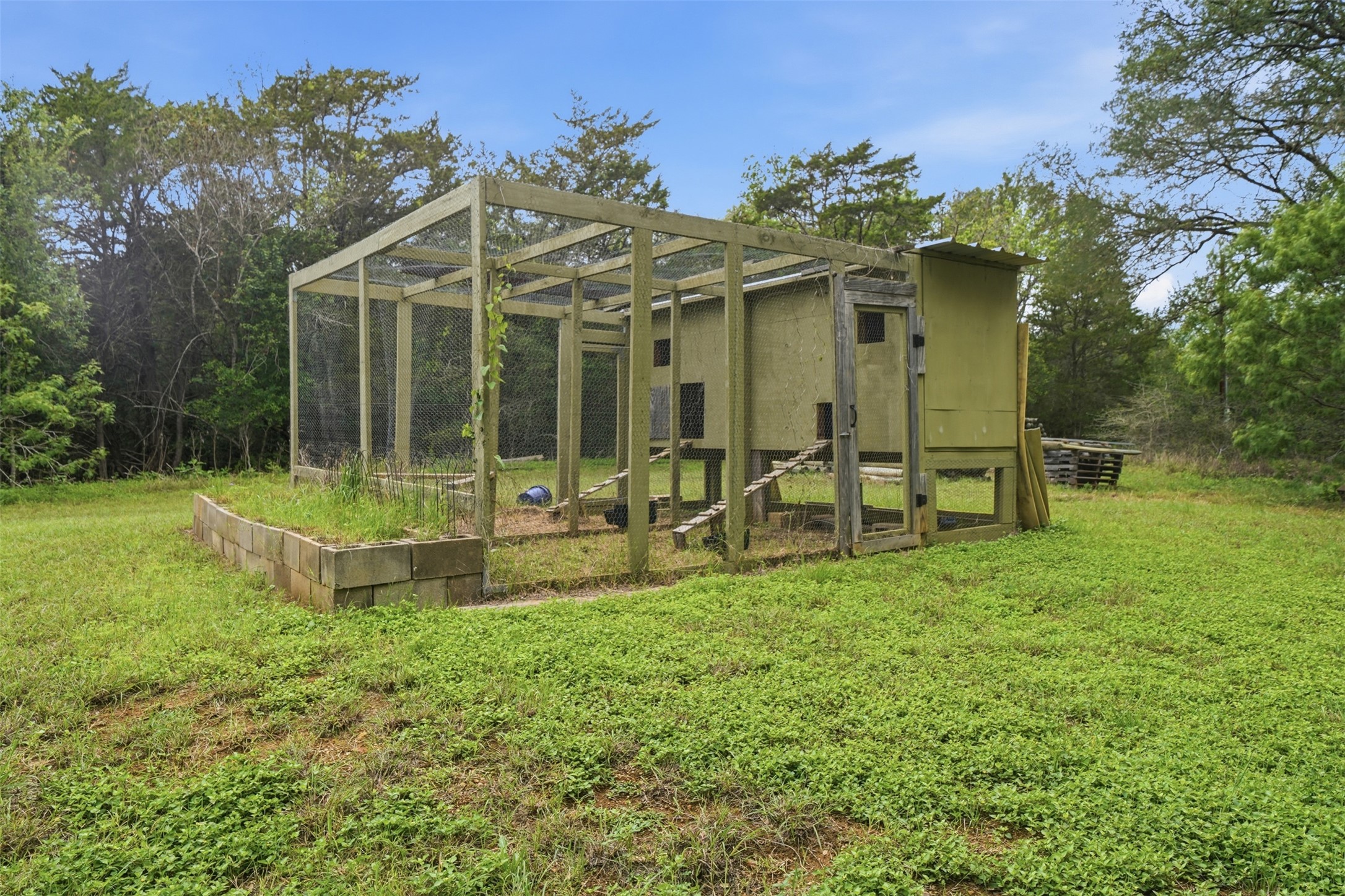 main property photo 37
