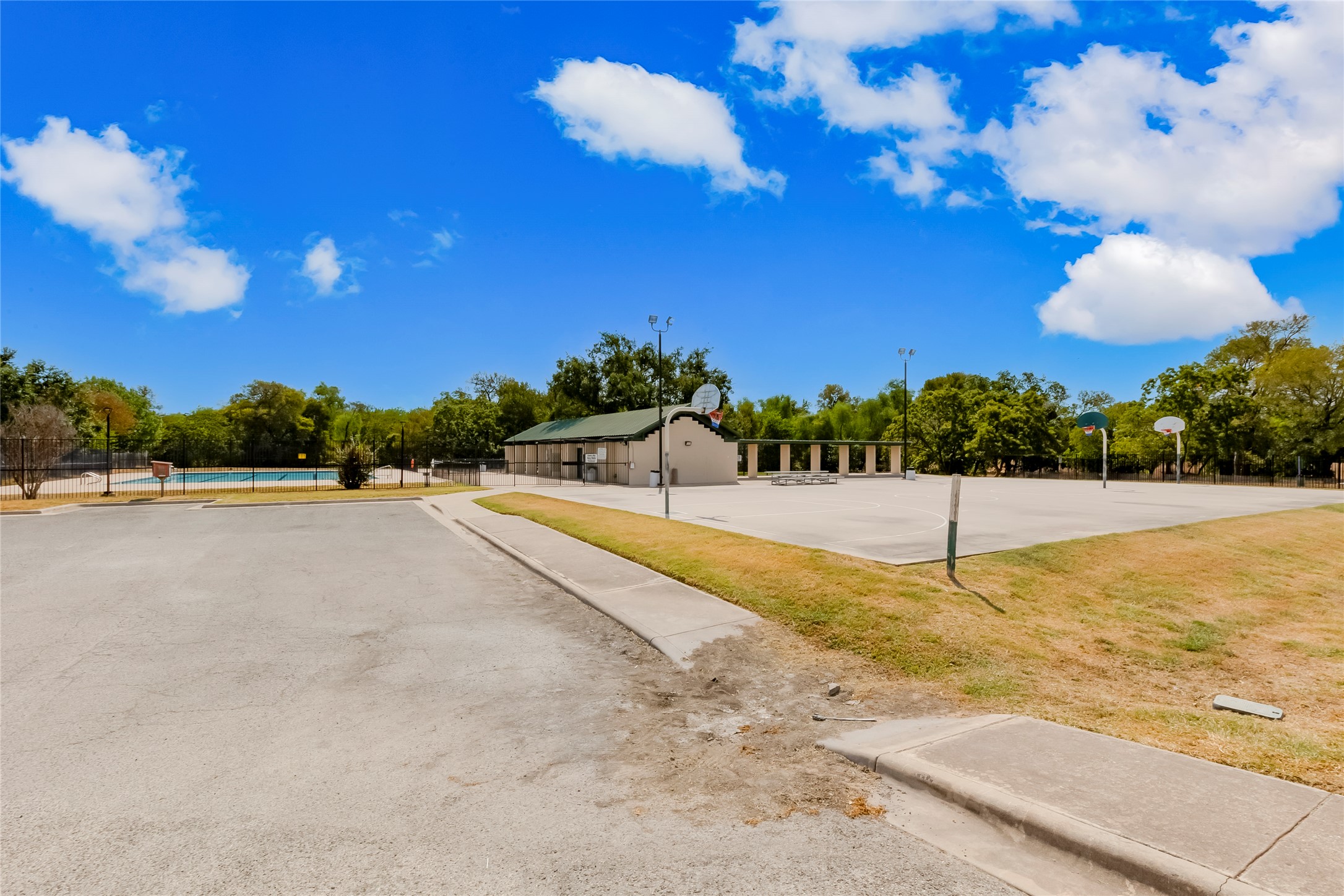main property photo 30