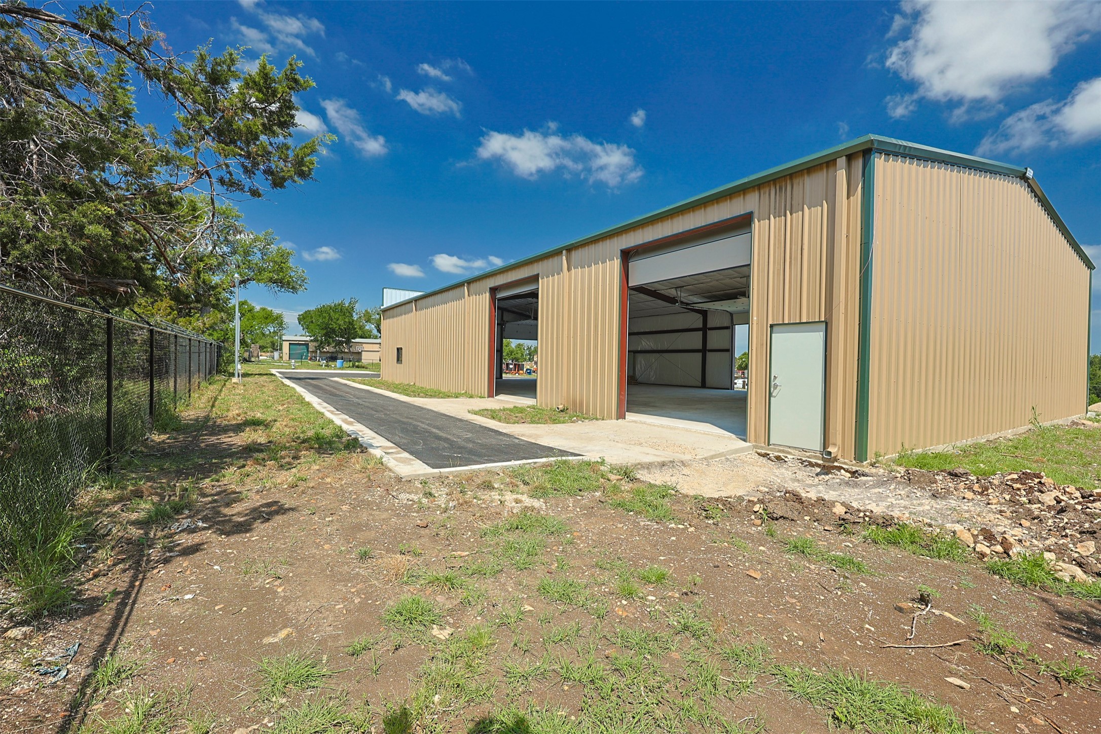main property photo 27