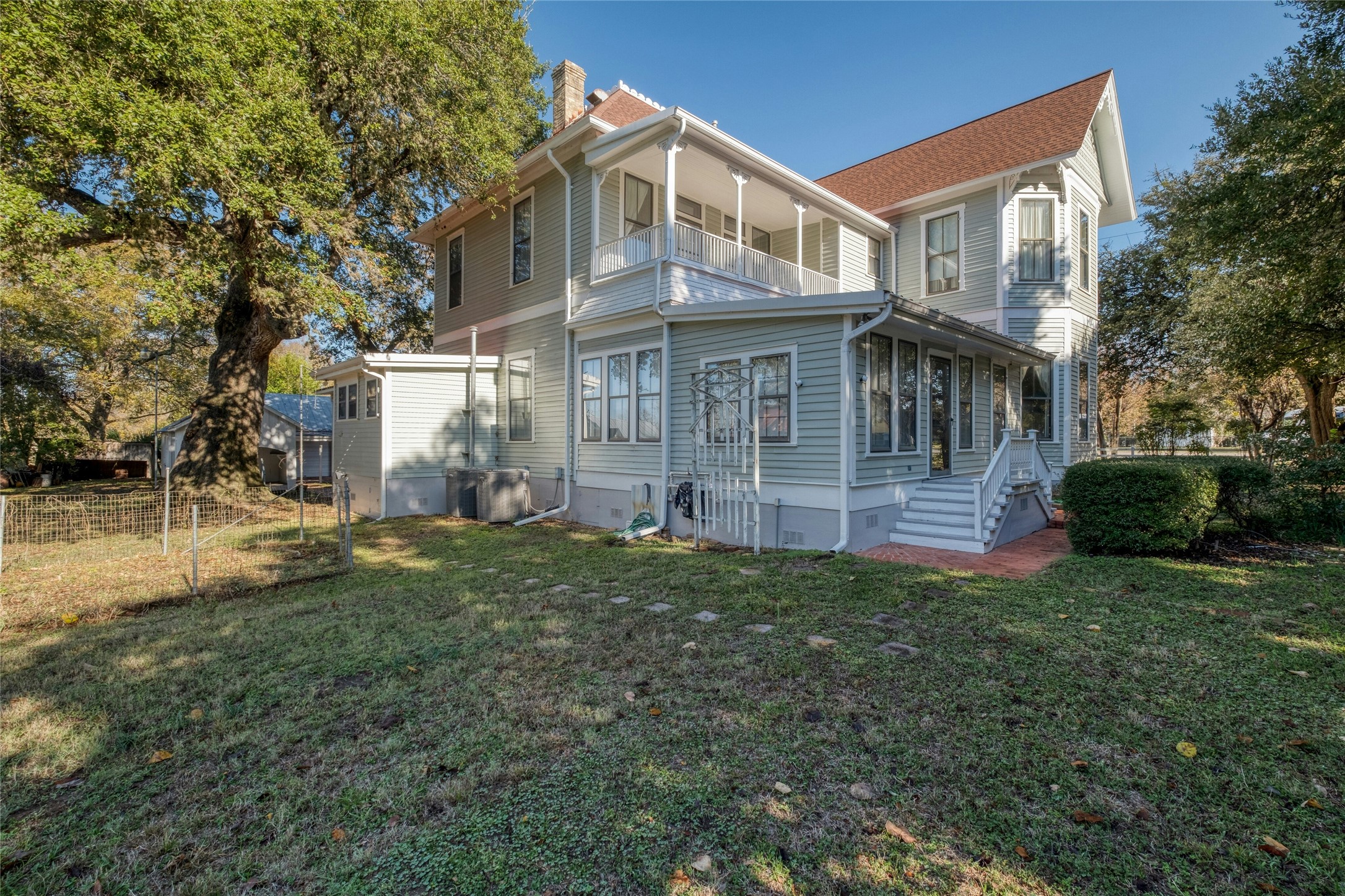 main property photo 34