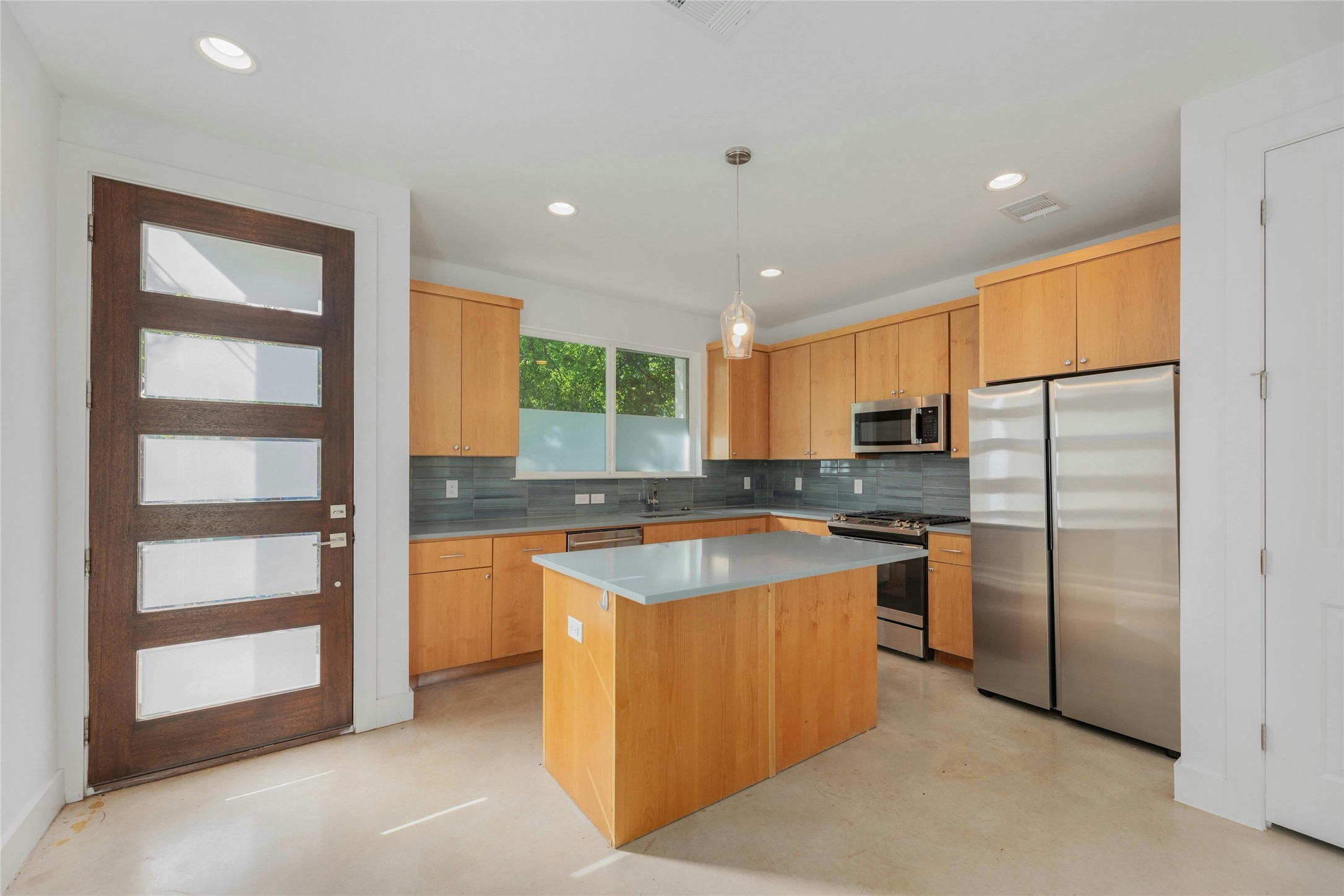 main property photo 4