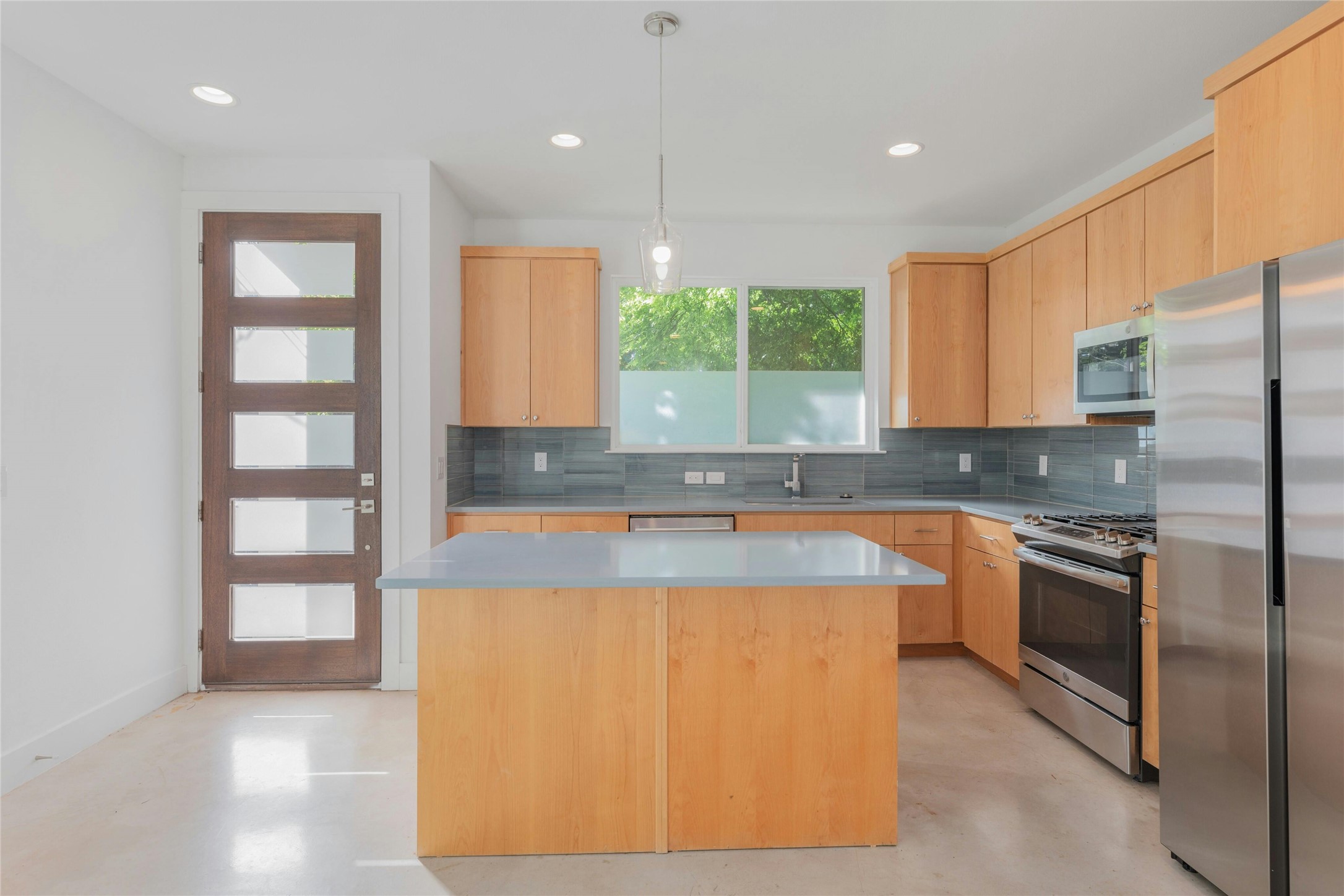 main property photo 5