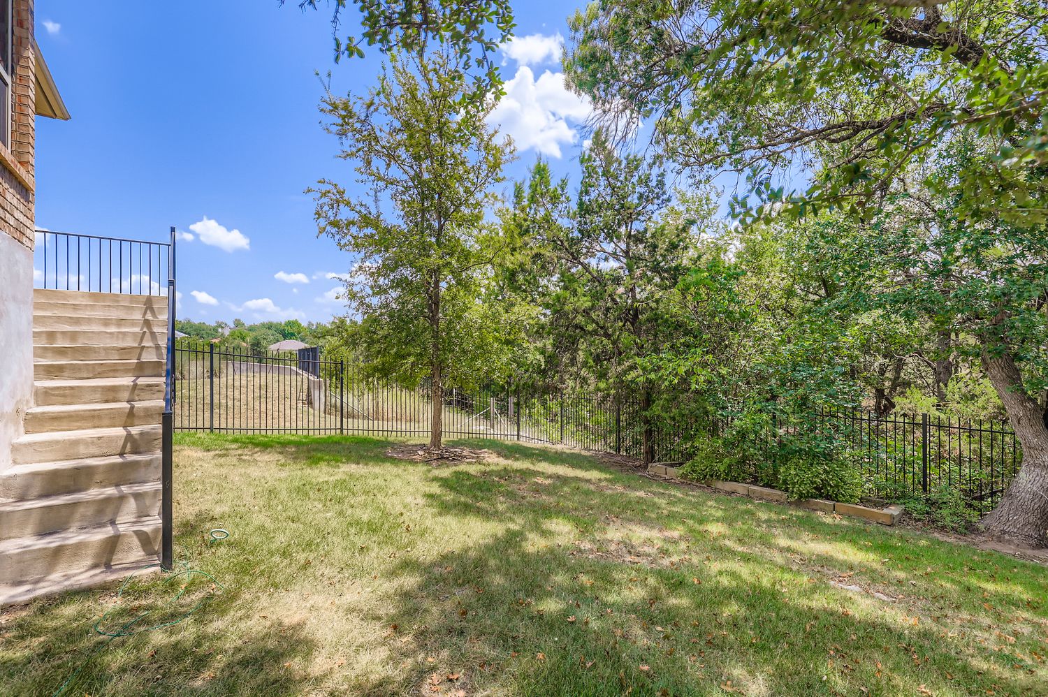 main property photo 23